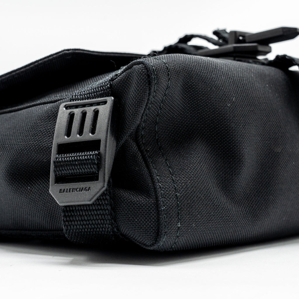 balenciaga-army-messenger-bag-black-recycled-nylon-black