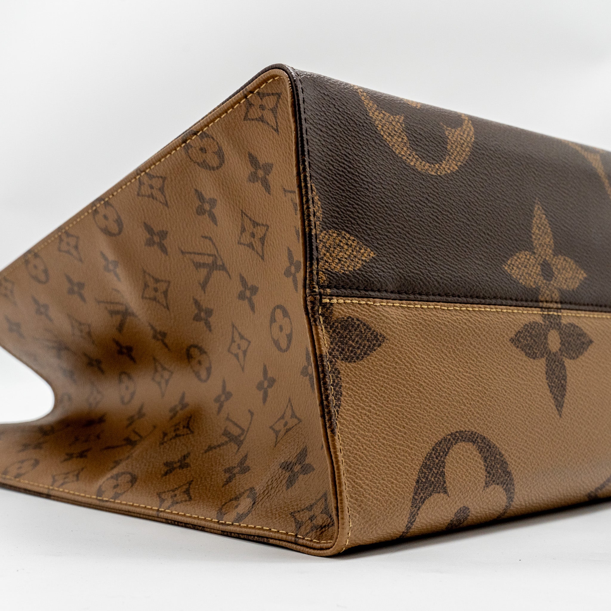 louis-vuitton-onthego-gm-monogram-canvas-ghw-2