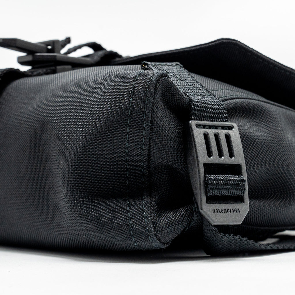 balenciaga-army-messenger-bag-black-recycled-nylon-black