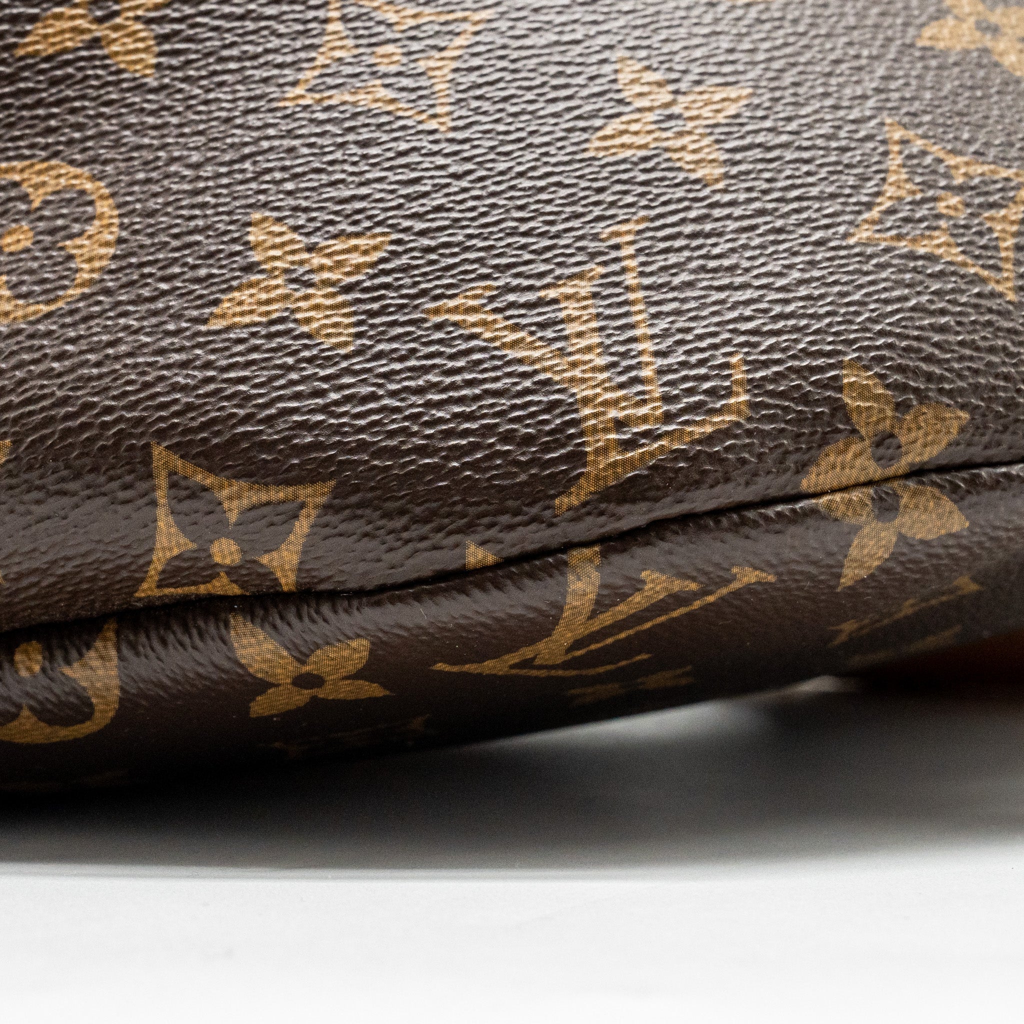louis-vuitton-bumbag-monogram-canvas-ghw-4