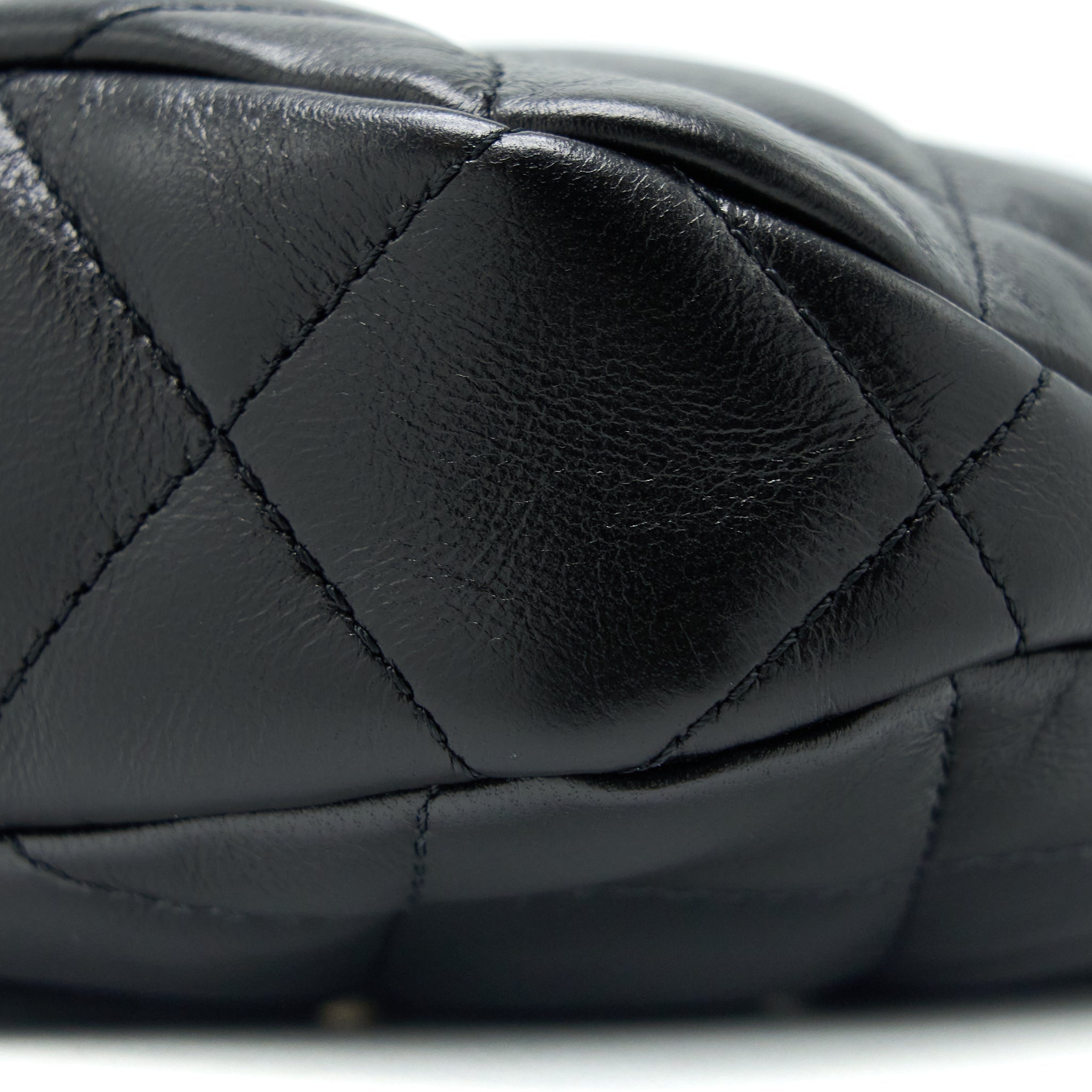 chanel-22k-hobo-shoulder-bag-calfskin-black-ghw-microchip