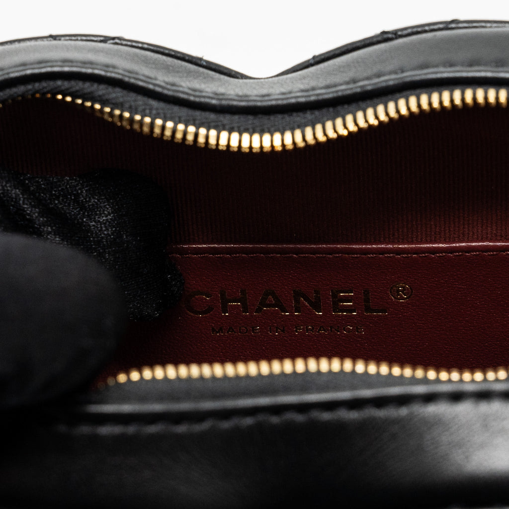 chanel-22s-heart-bag-lambskin-black-lghw-microchip-2