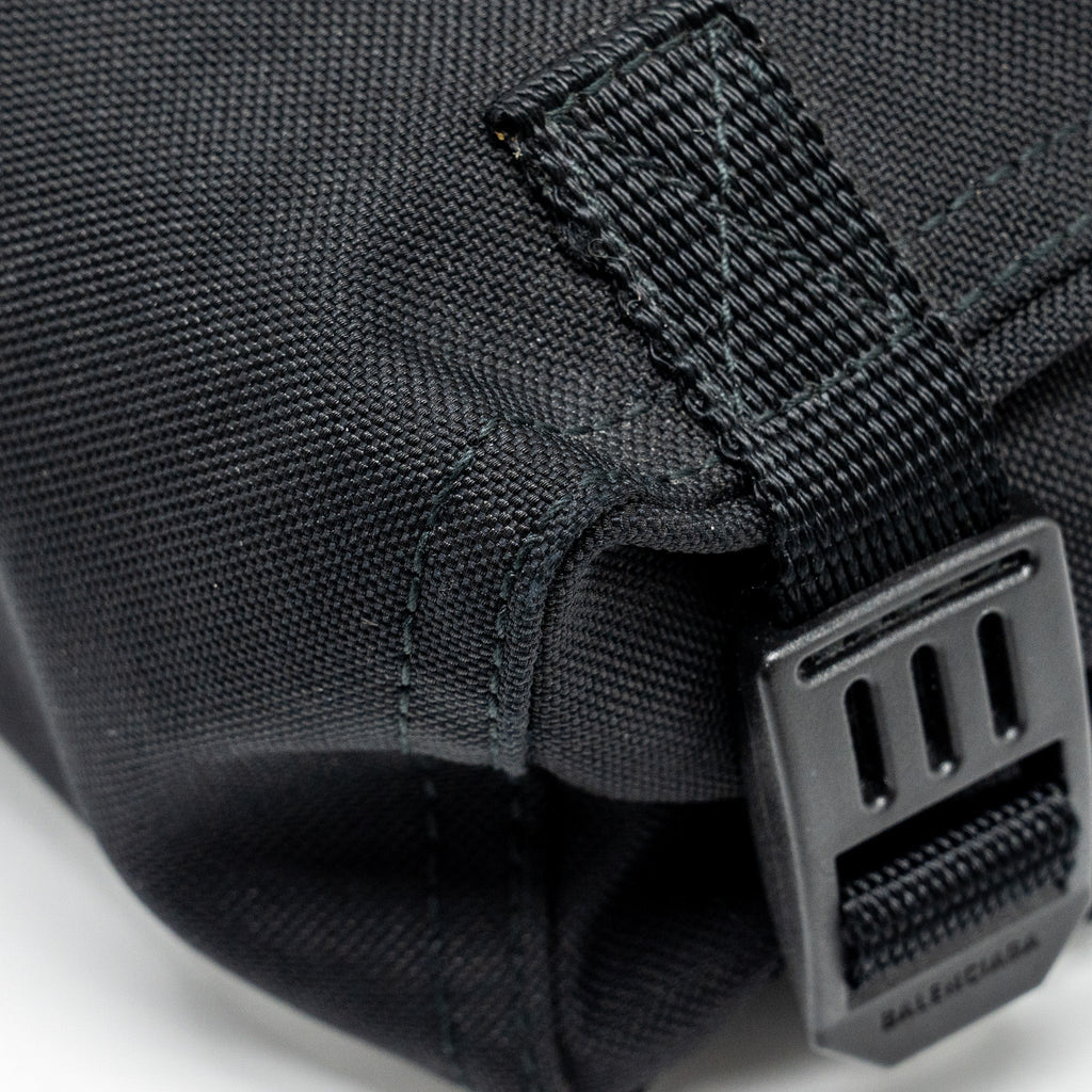 balenciaga-army-messenger-bag-black-recycled-nylon-black