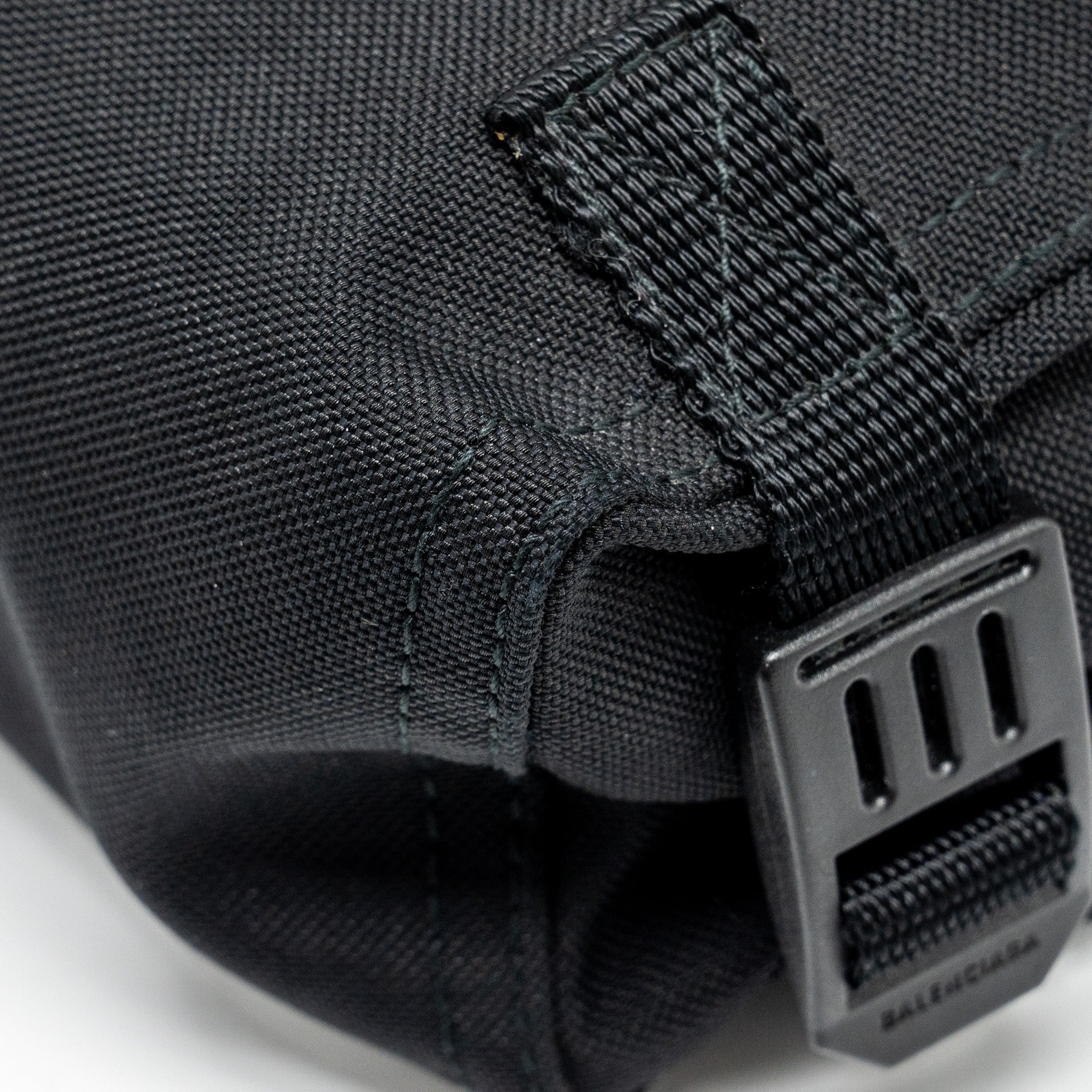balenciaga-army-messenger-bag-black-recycled-nylon-black