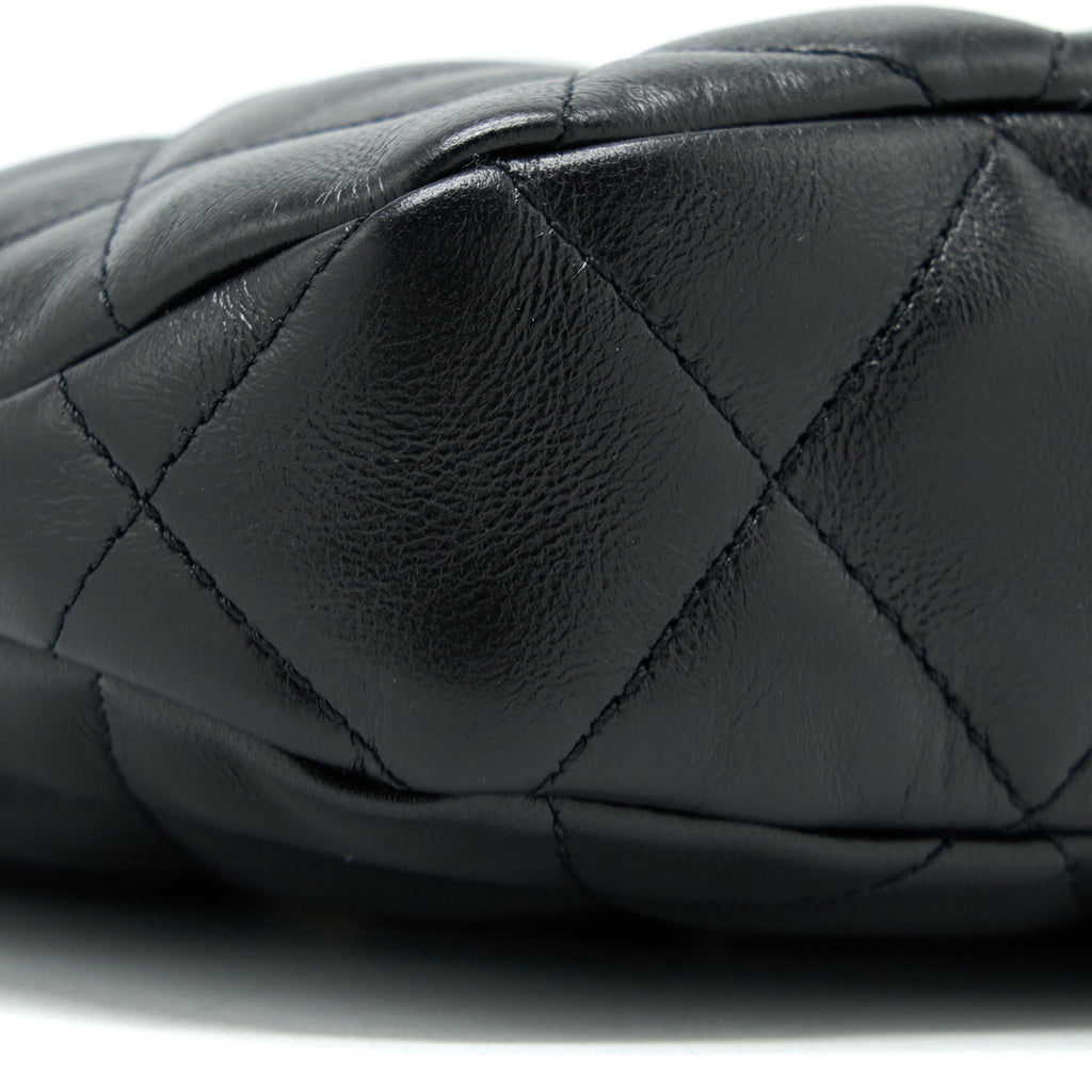 chanel-22k-hobo-shoulder-bag-calfskin-black-ghw-microchip