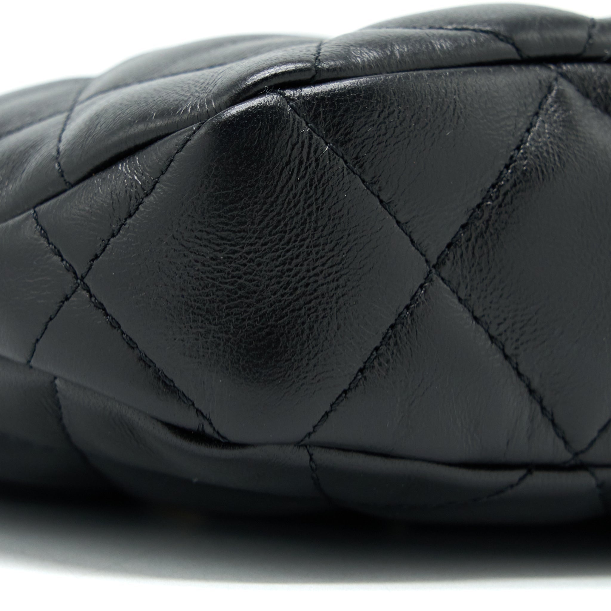 chanel-22k-hobo-shoulder-bag-calfskin-black-ghw-microchip