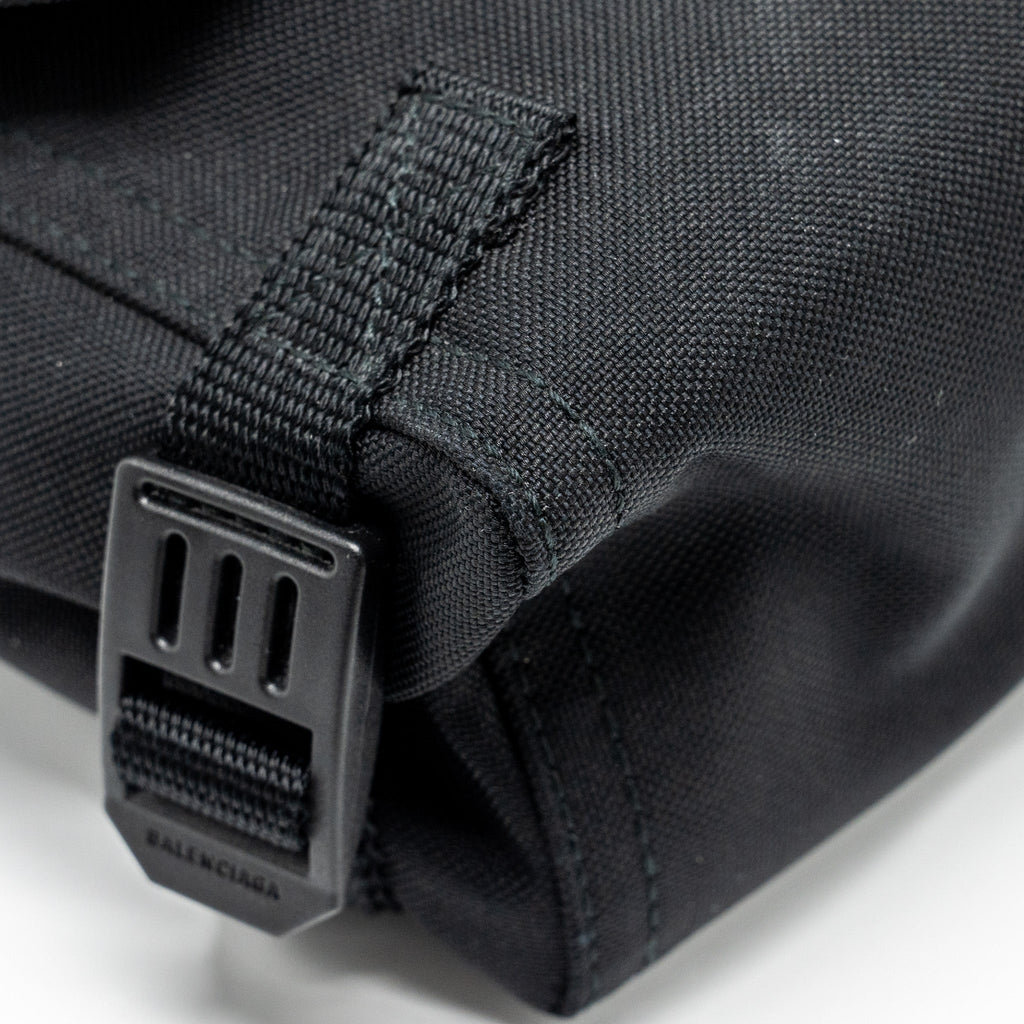 balenciaga-army-messenger-bag-black-recycled-nylon-black