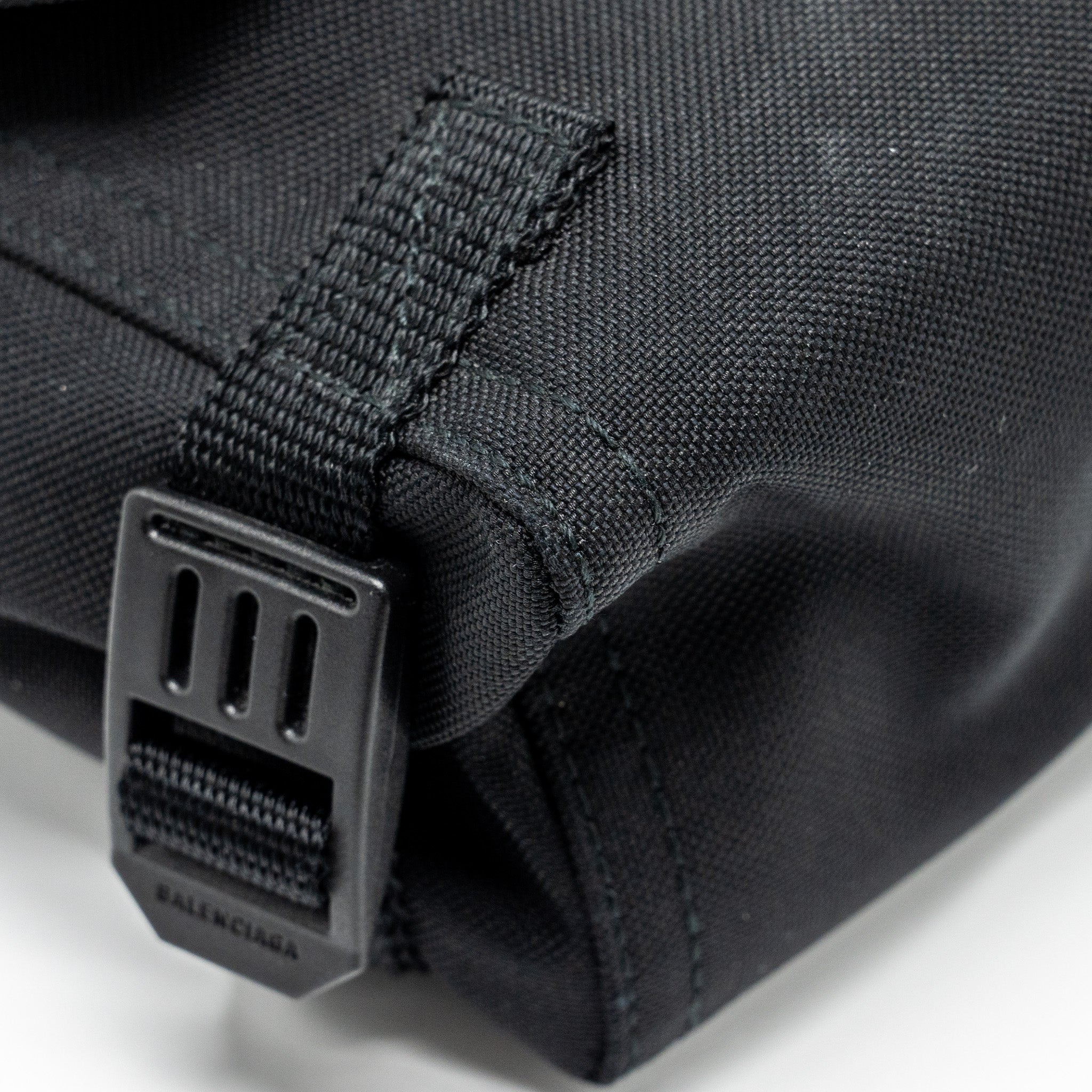 balenciaga-army-messenger-bag-black-recycled-nylon-black