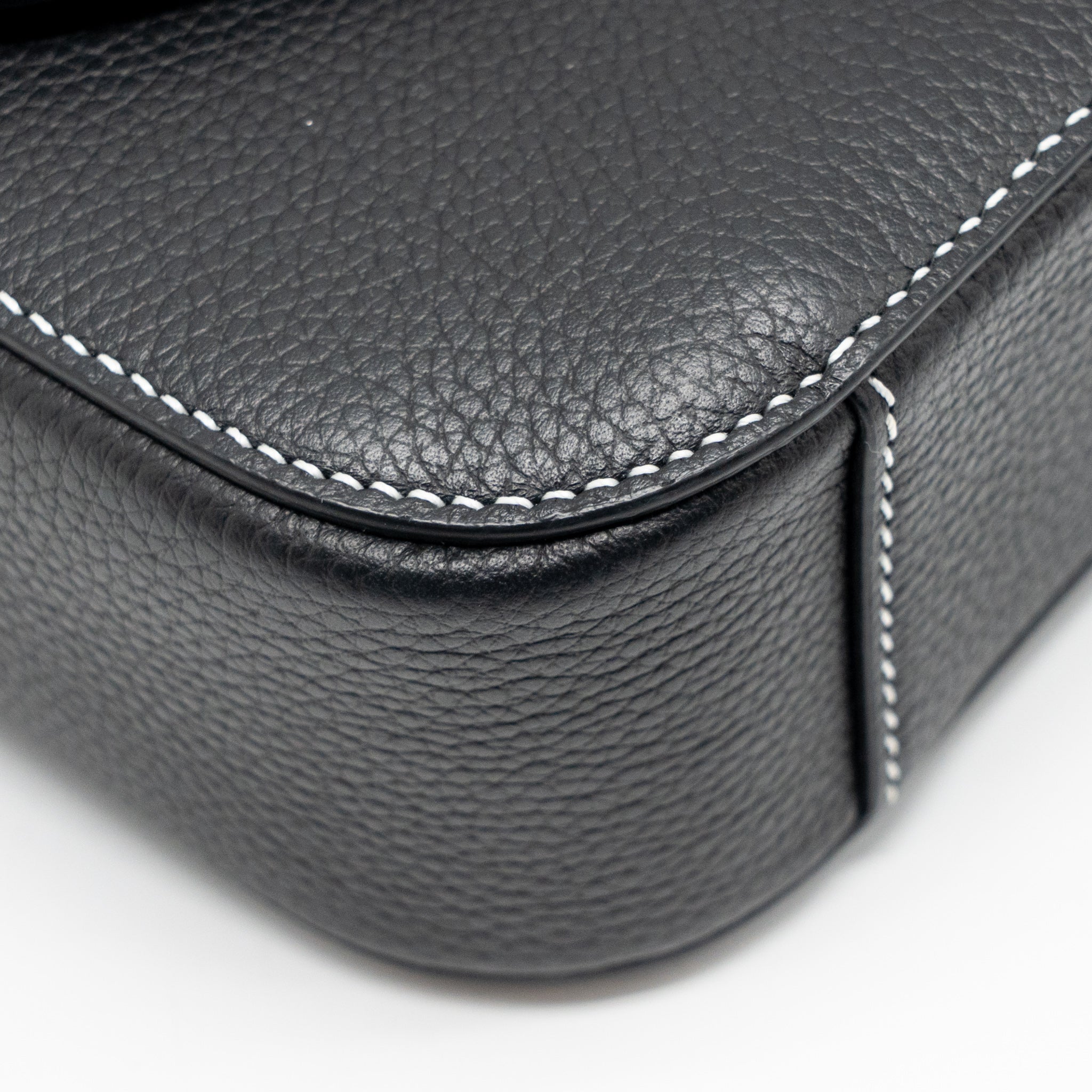 dior-medium-saddle-flap-messenger-bag-grained-calfskin-black-ghw