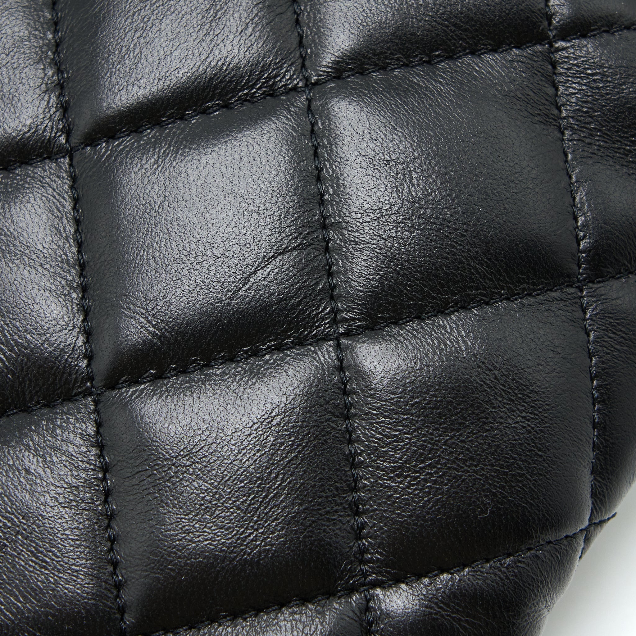 chanel-22k-hobo-shoulder-bag-calfskin-black-ghw-microchip