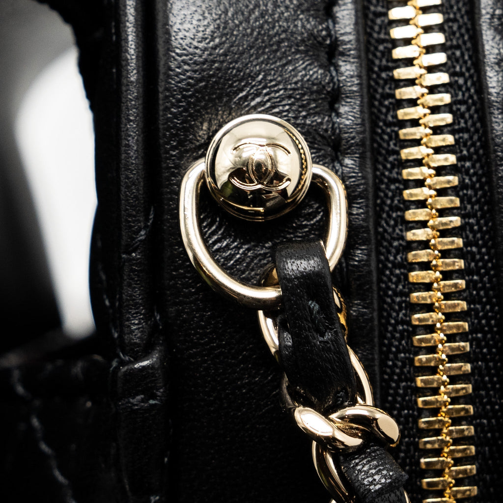 chanel-22s-heart-bag-lambskin-black-lghw-microchip-2