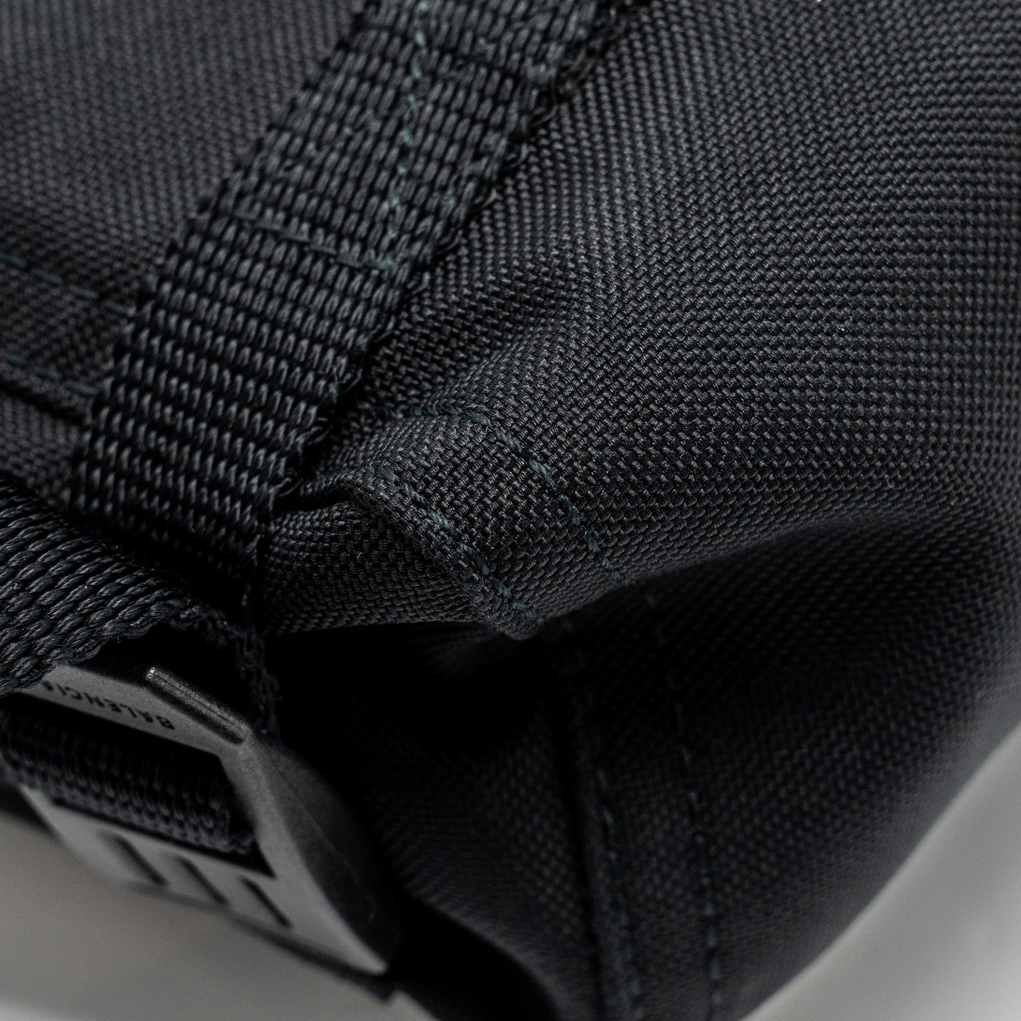 balenciaga-army-messenger-bag-black-recycled-nylon-black