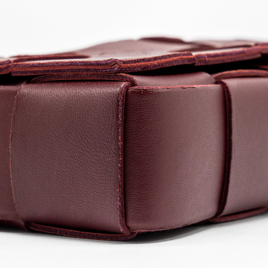 bottega-veneta-classic-cassette-bag-lambskin-burgundy-ghw