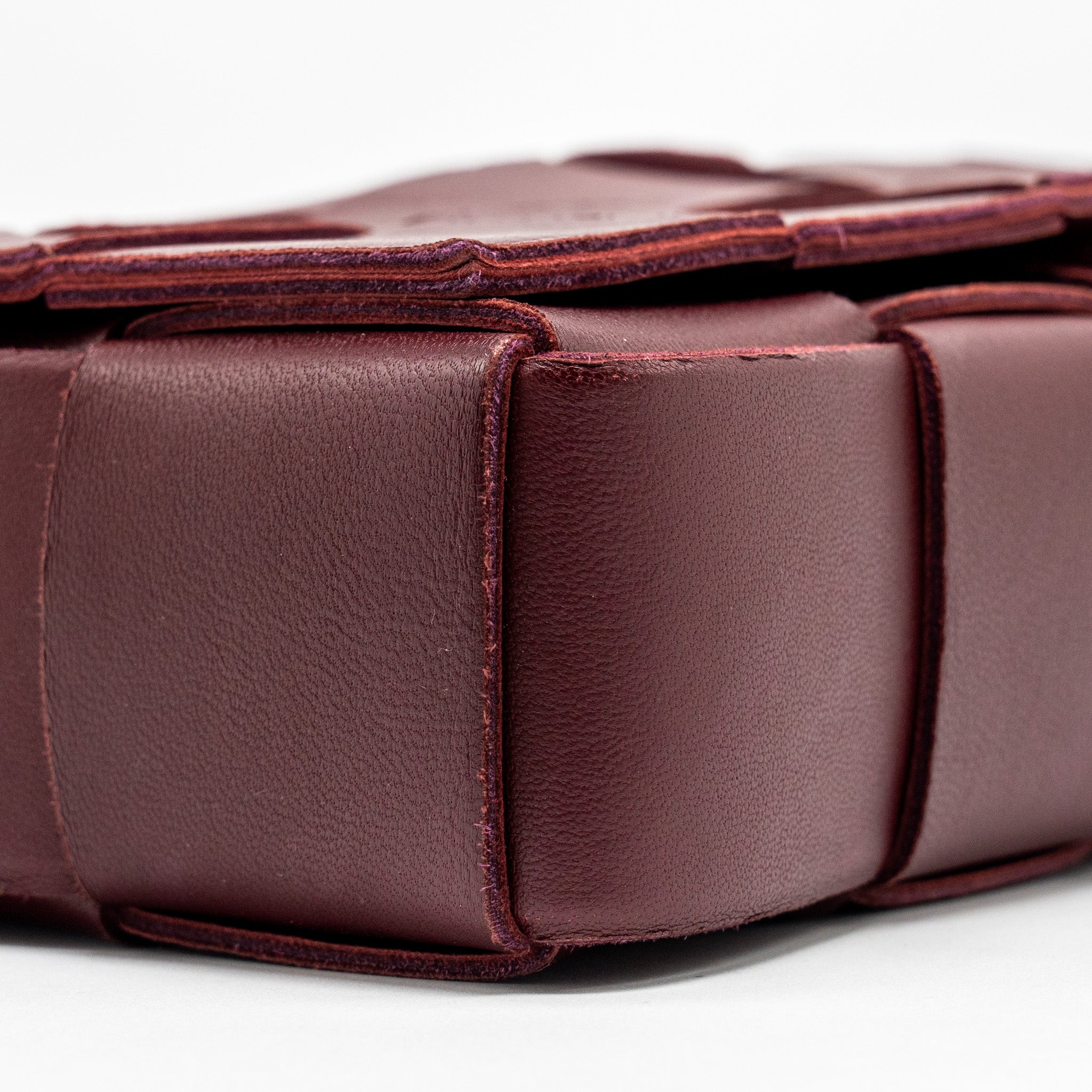 bottega-veneta-classic-cassette-bag-lambskin-burgundy-ghw