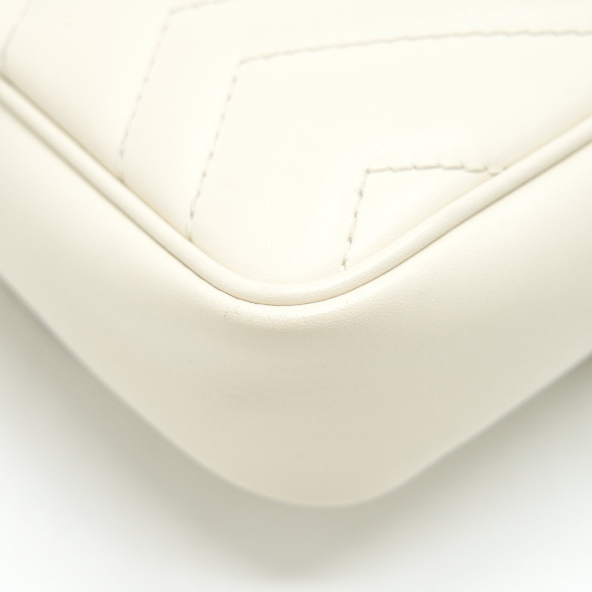 gucci-gg-marmont-super-mini-white-with-ghw-1