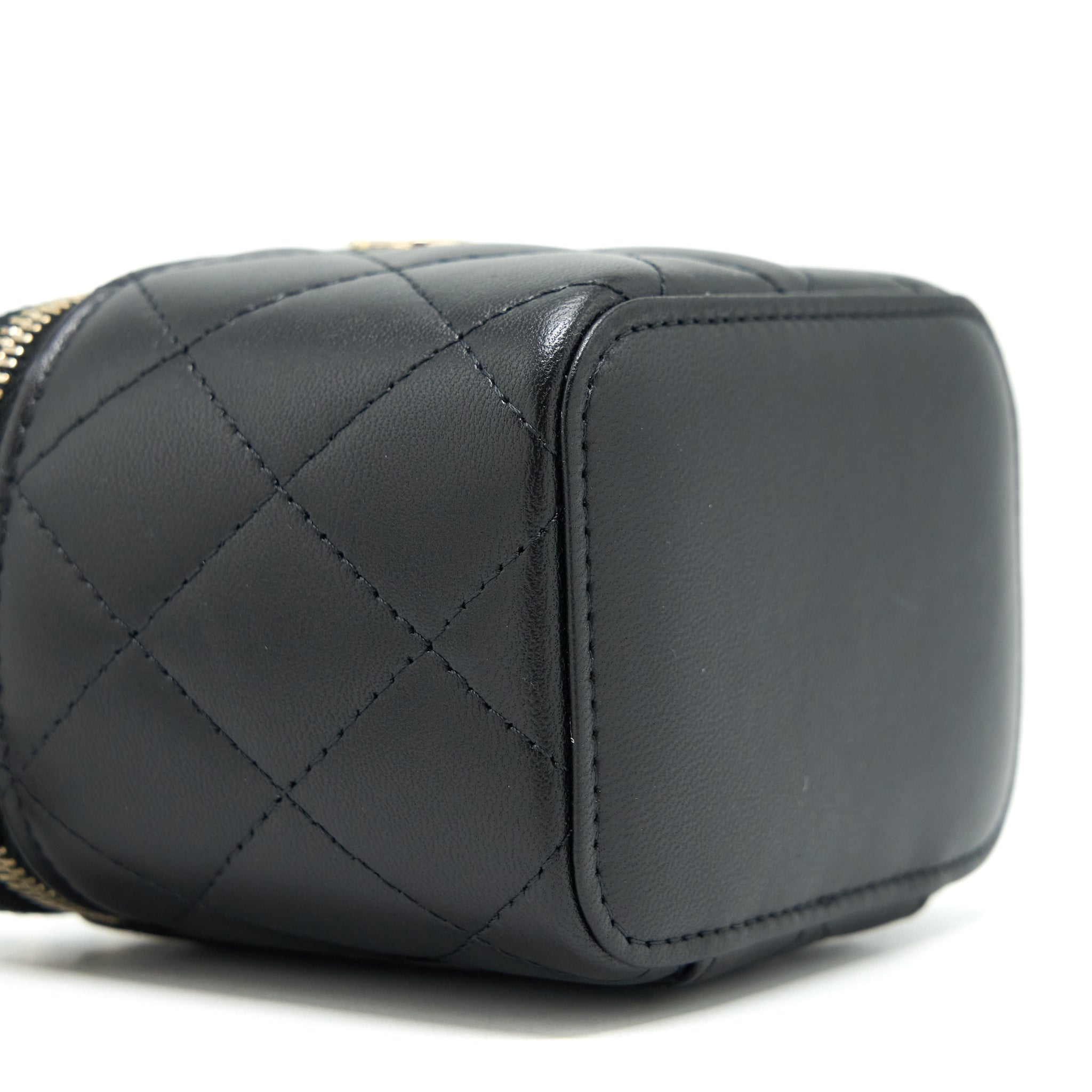 chanel-mini-vanity-with-pearl-chain-lambskin-black-lghw