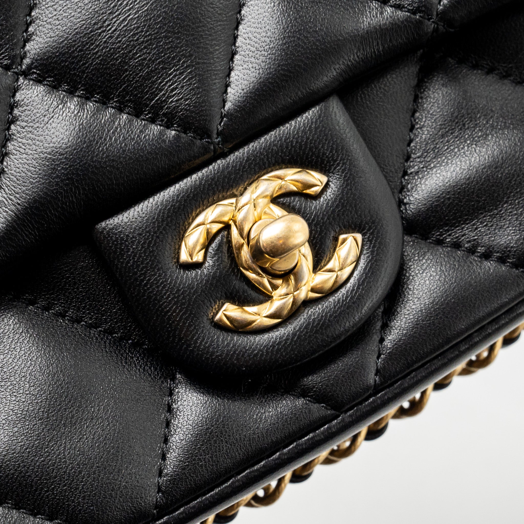 chanel-23b-mini-flap-bag-detail-chain-lambskin-black-ghwmicrochip-copy