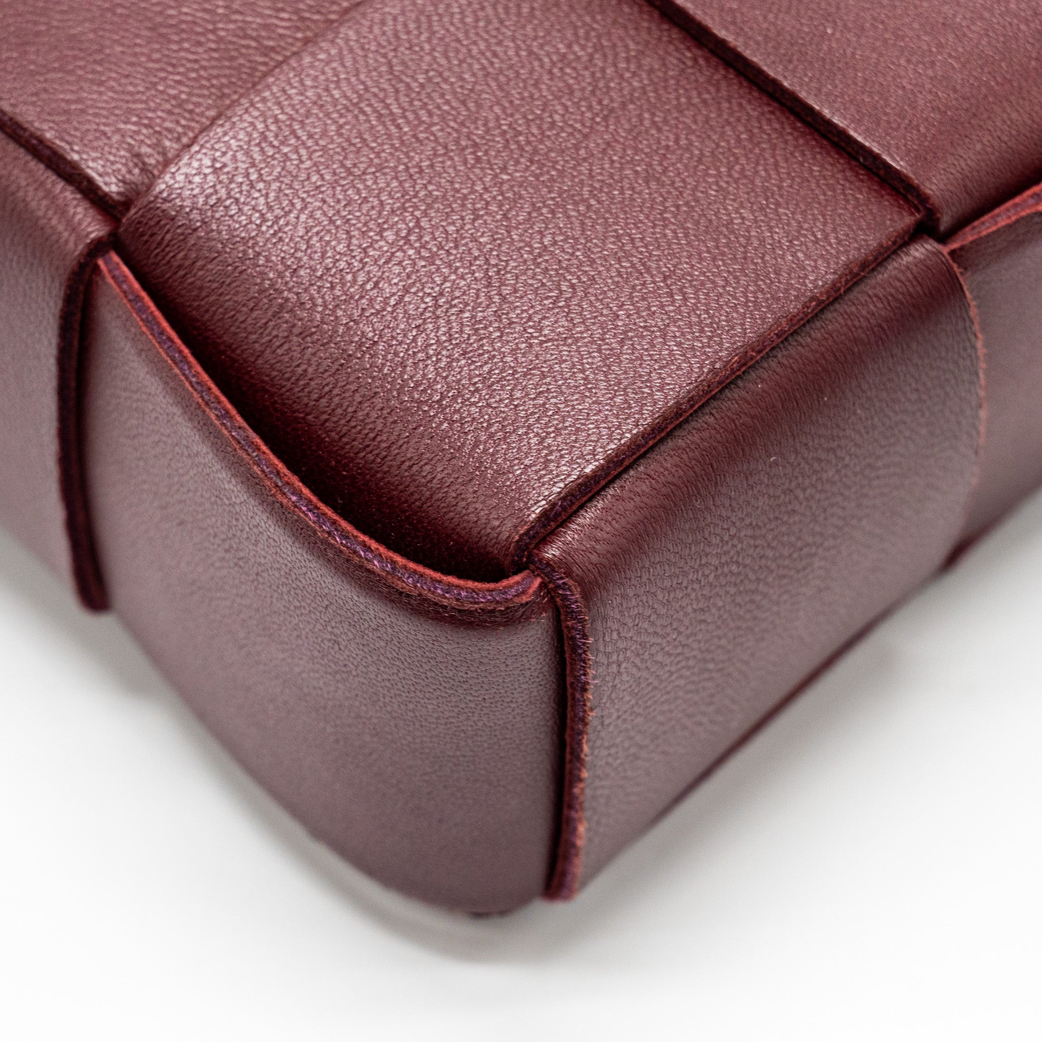 bottega-veneta-classic-cassette-bag-lambskin-burgundy-ghw