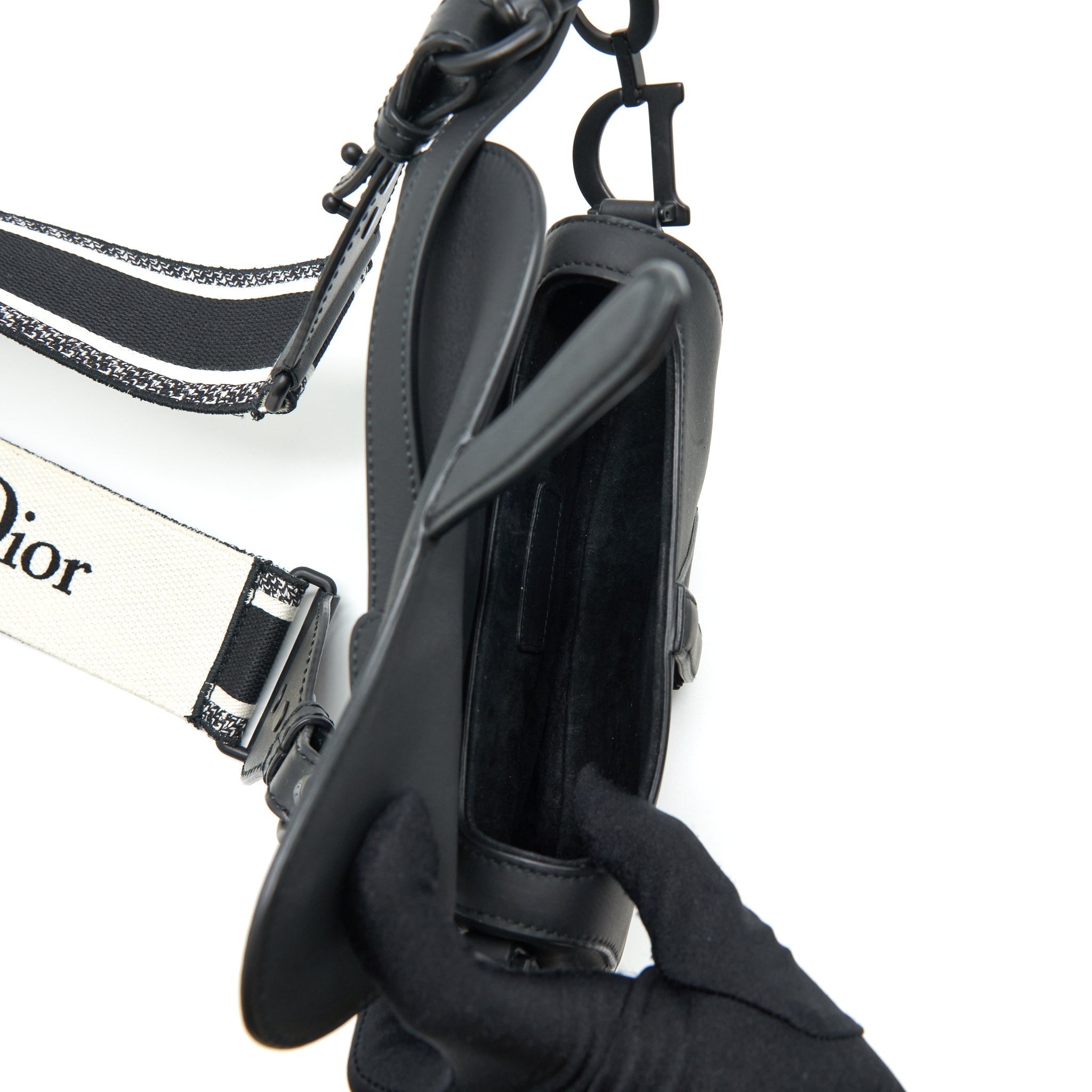 dior-mini-saddle-calfskin-so-black-with-an-extra-shoulder-strap