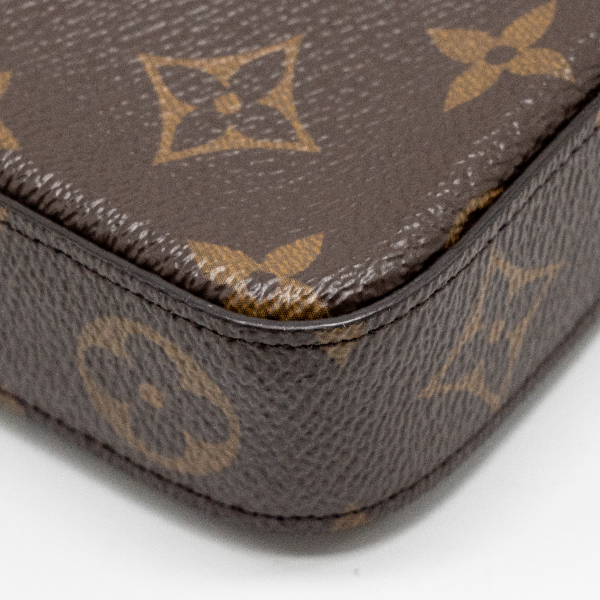 louis-vuitton-felicie-pochette-monogram-canvas-ghw-19