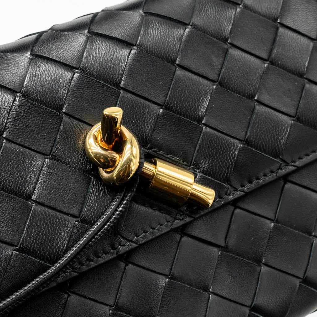 bottega-veneta-andiamo-clutch-lambskin-black-ghw