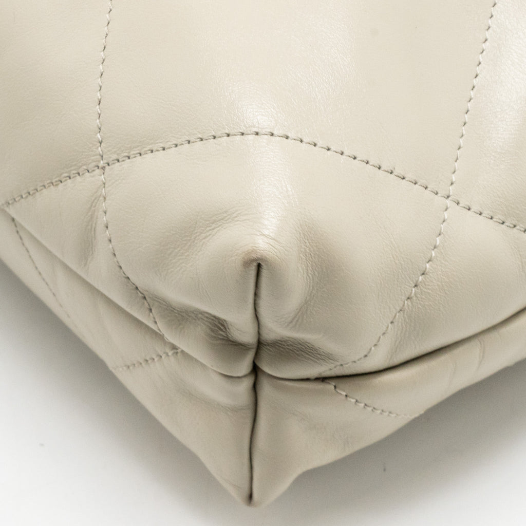 chanel-small-22-shiny-calfskin-light-grey-shw-microchip