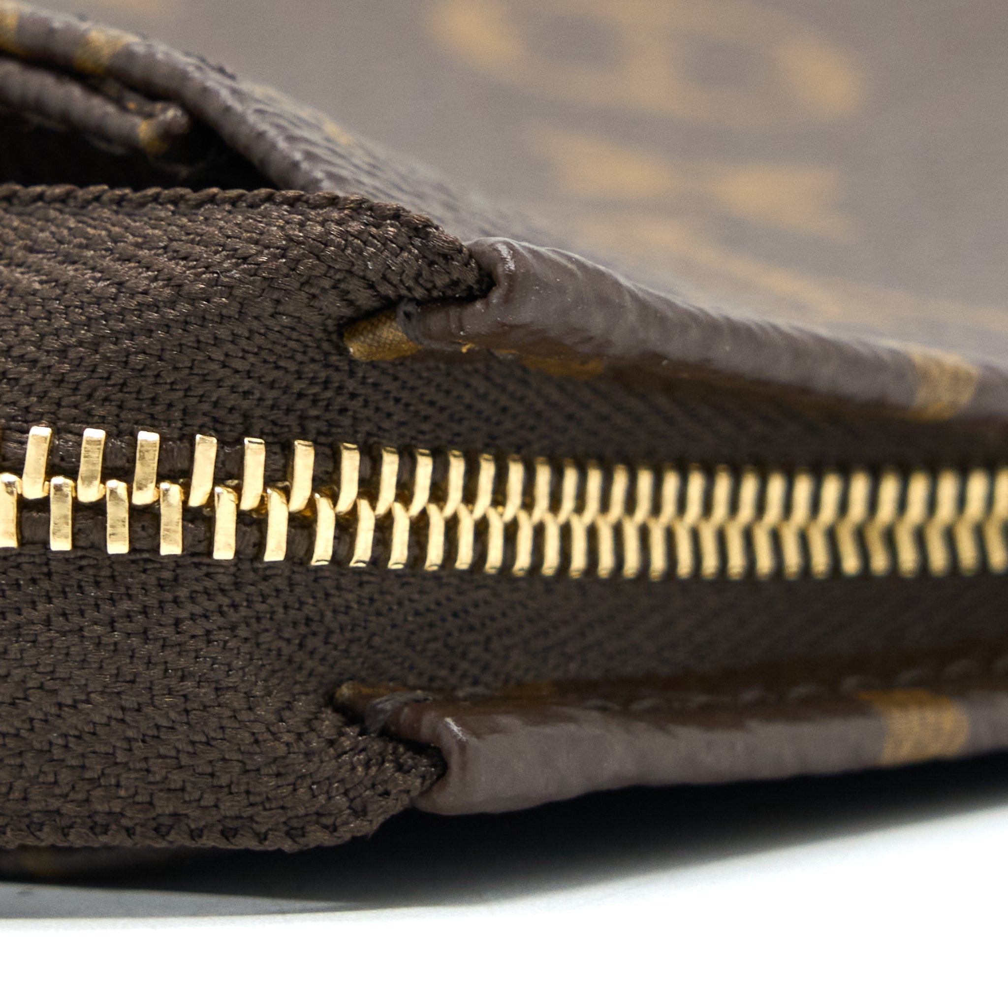 louis-vuitton-toiletry-pochette-26-monogram-canvas-ghw-6
