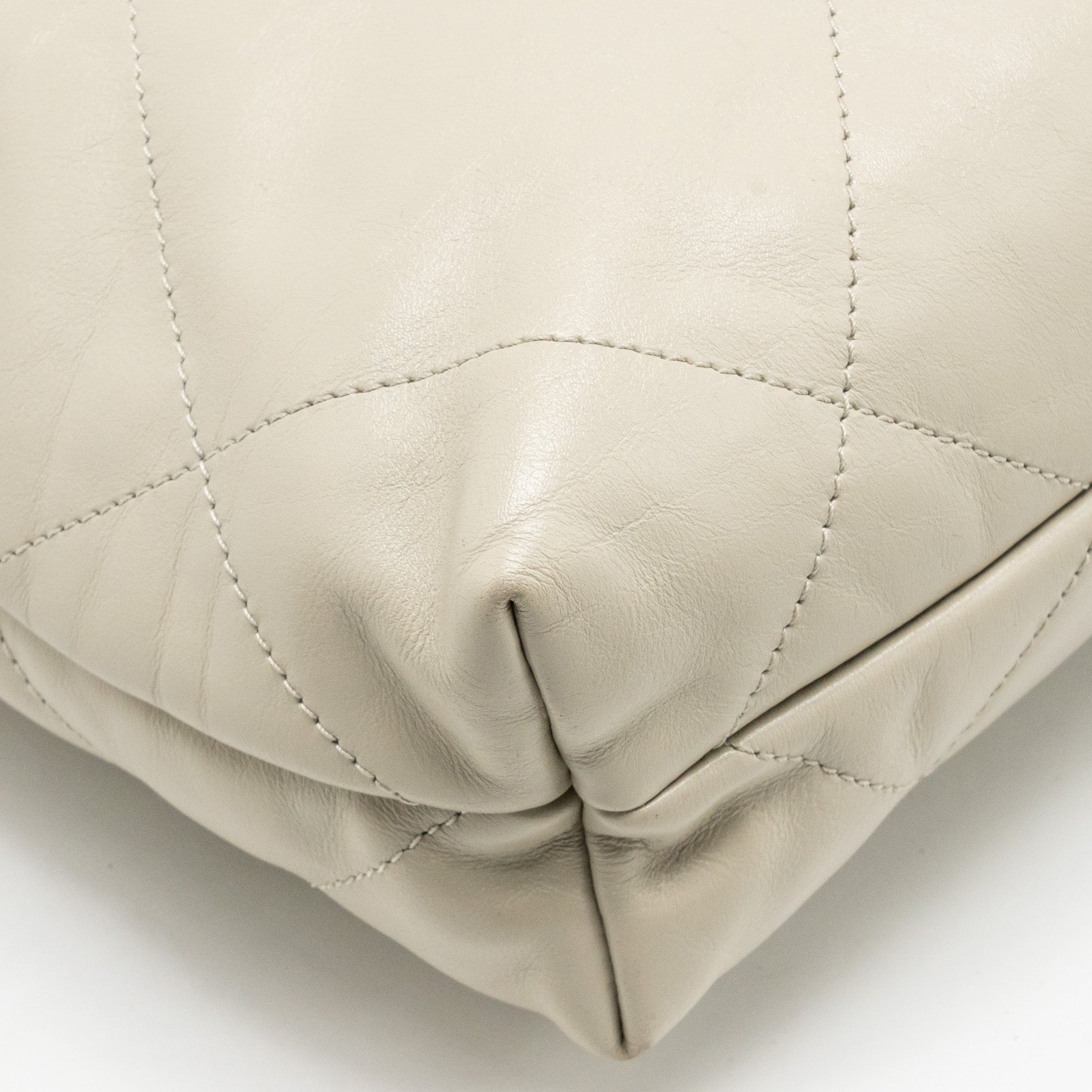 chanel-small-22-shiny-calfskin-light-grey-shw-microchip