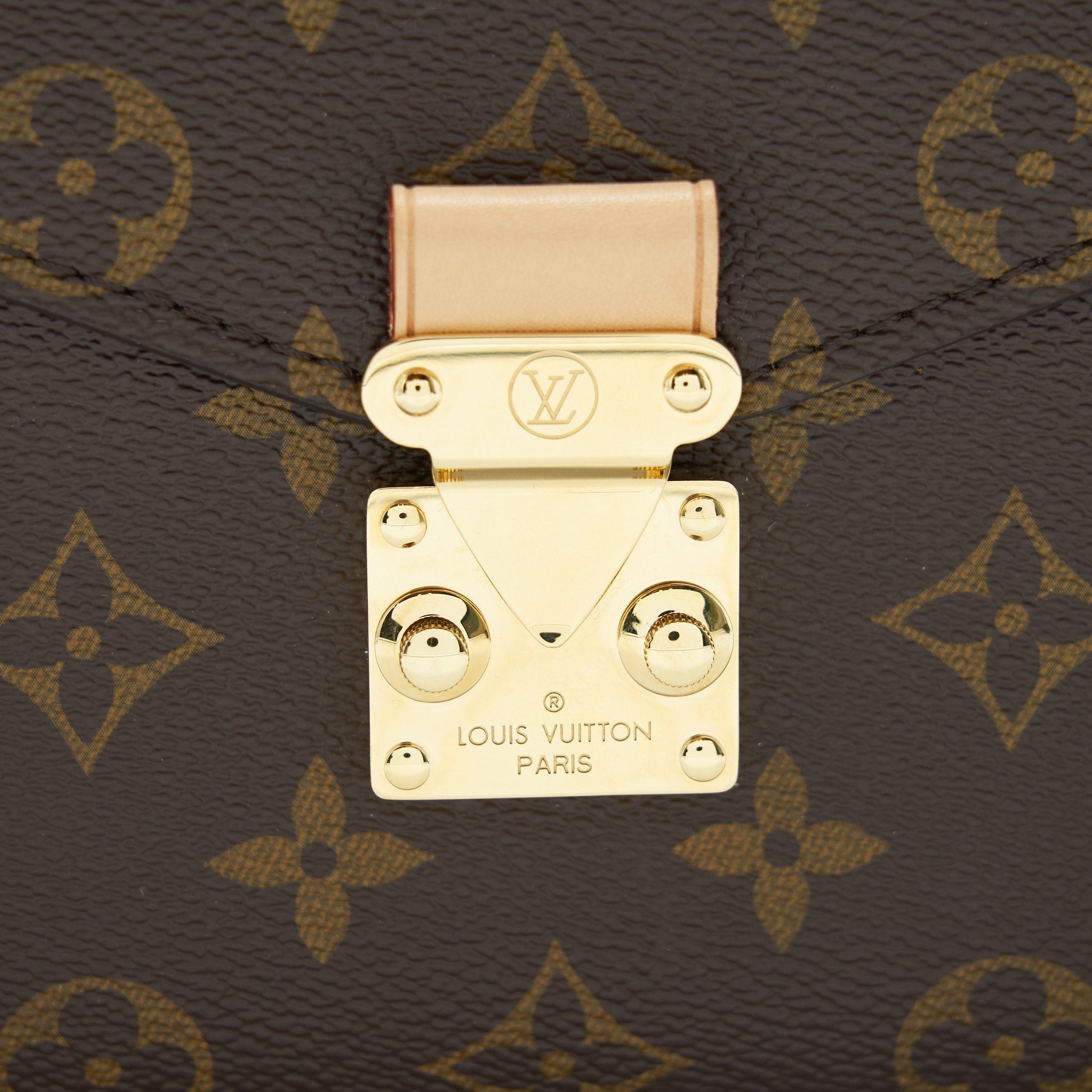 louis-vuitton-monogram-canvas-pochette-metis-1