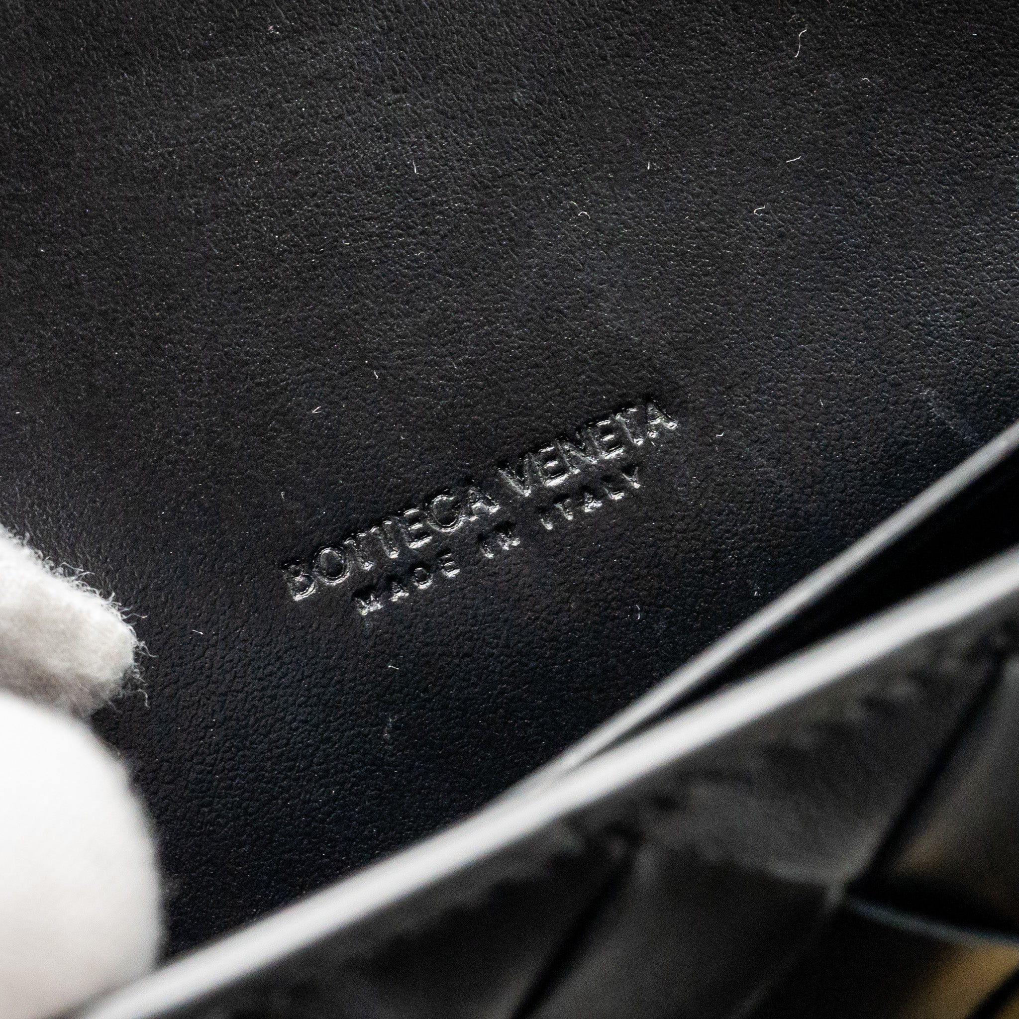 bottega-veneta-andiamo-clutch-lambskin-black-ghw