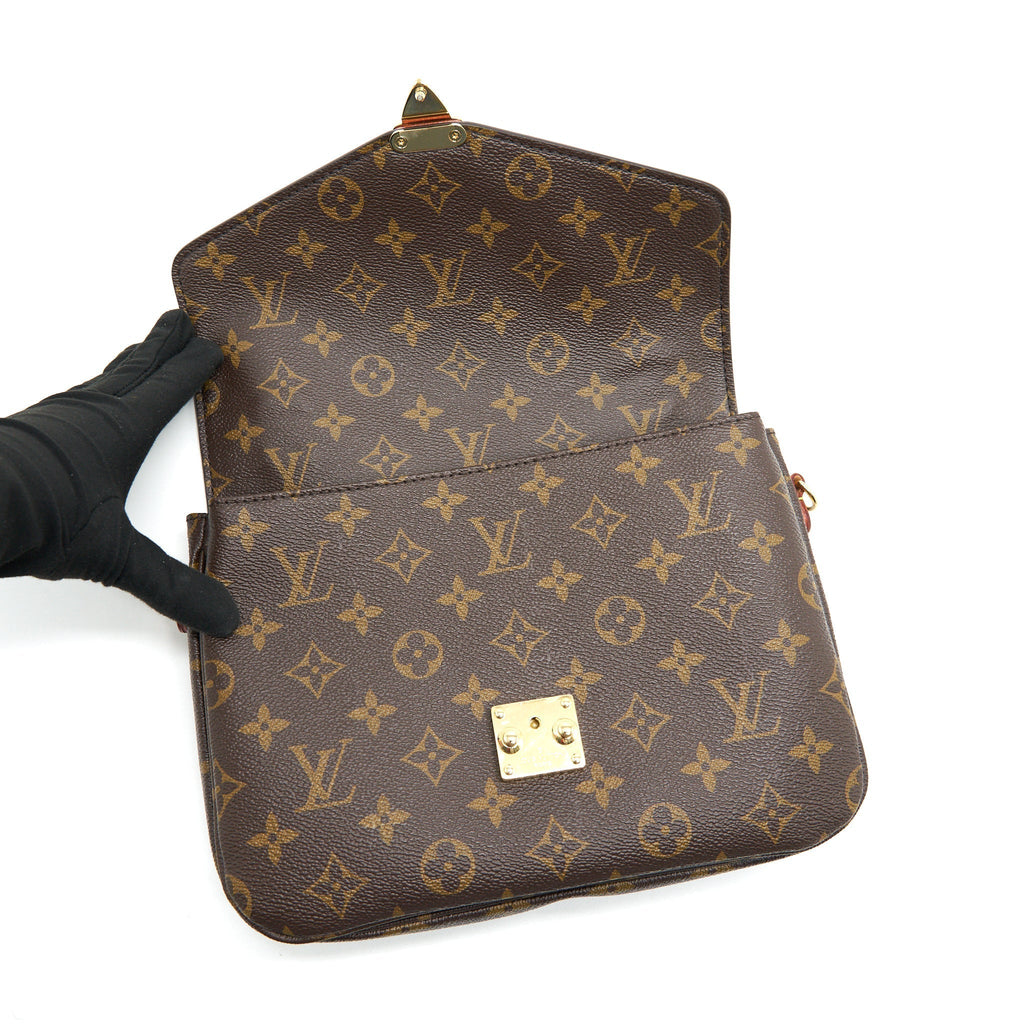 louis-vuitton-monogram-canvas-pochette-metis-1