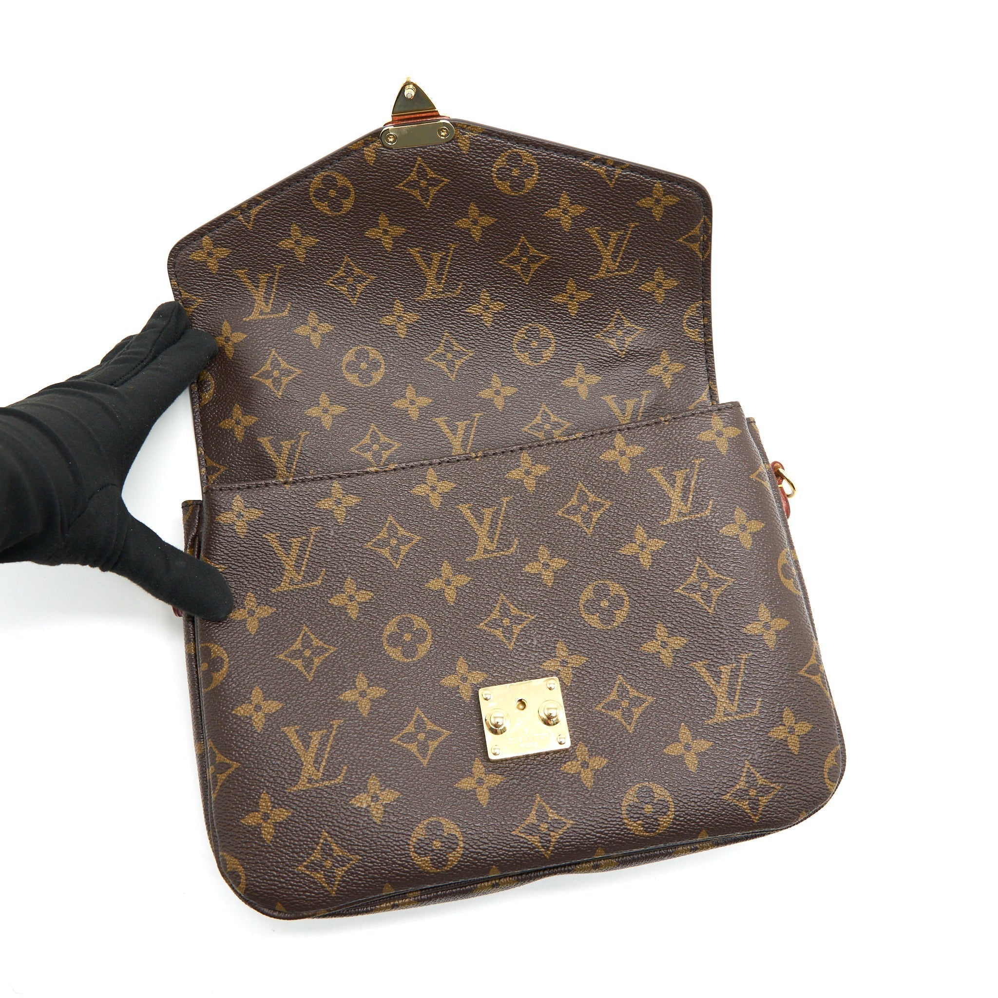 louis-vuitton-monogram-canvas-pochette-metis-1