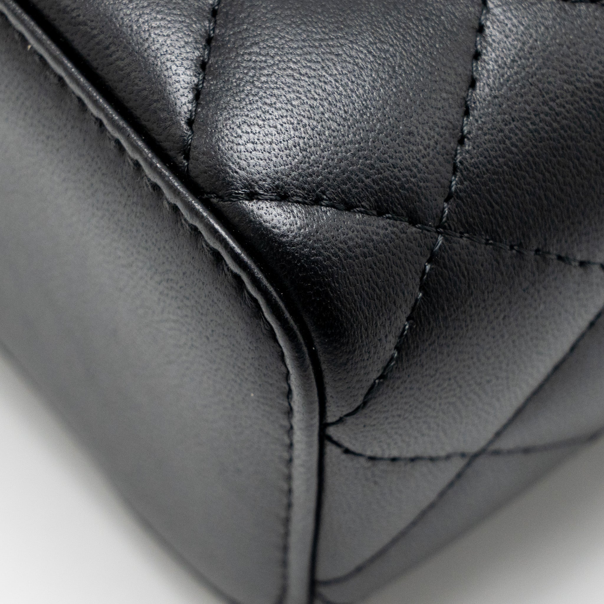 chanel-pearl-crush-mini-vanity-with-chain-lambskin-black-ghw-3