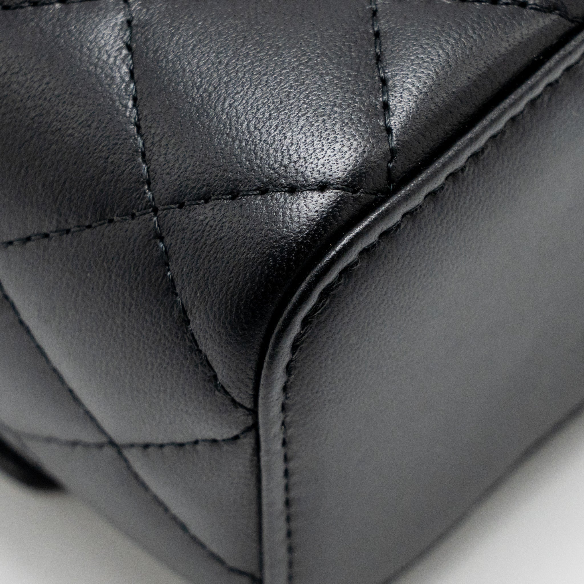 chanel-pearl-crush-mini-vanity-with-chain-lambskin-black-ghw-3