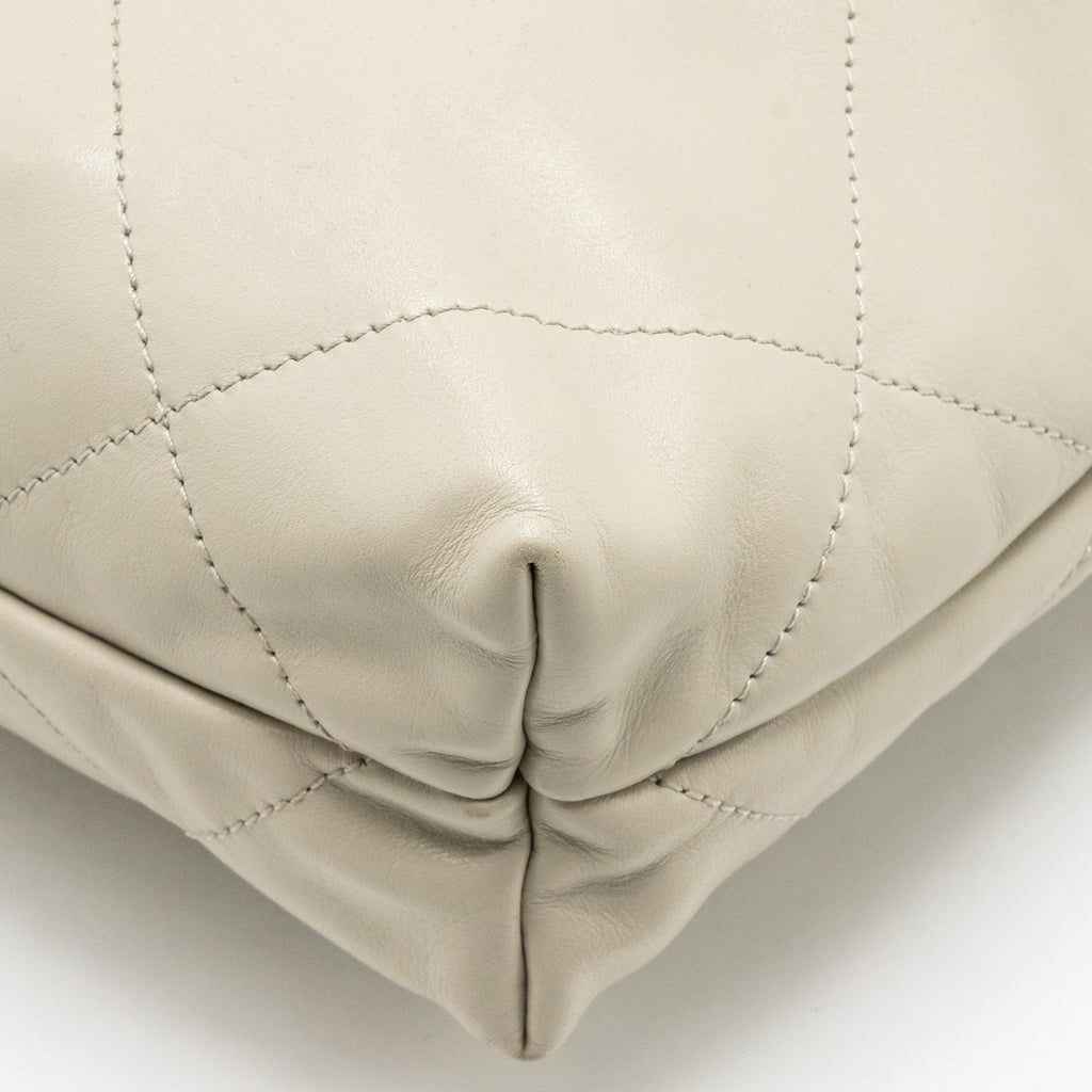 chanel-small-22-shiny-calfskin-light-grey-shw-microchip