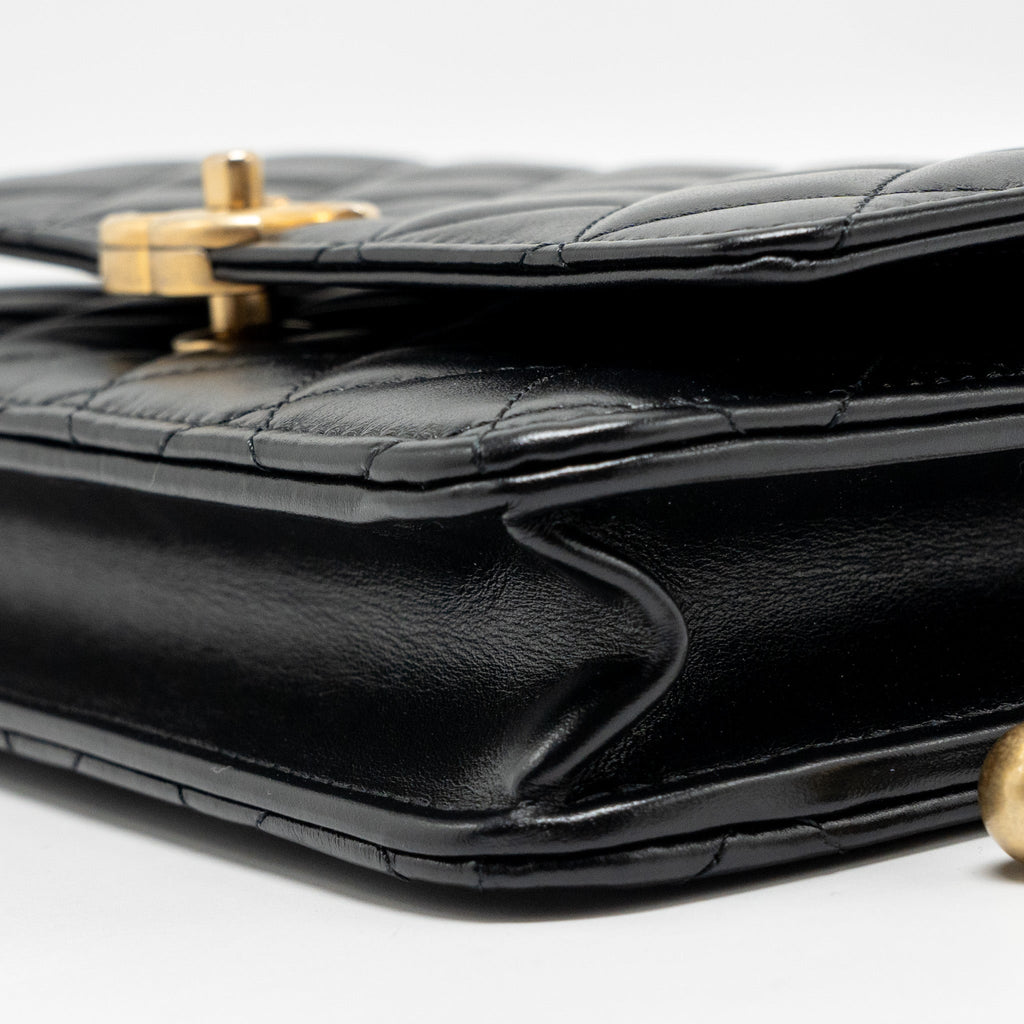 chanel-24c-gold-crush-wallet-on-chain-calfskin-black-ghwmicrochip