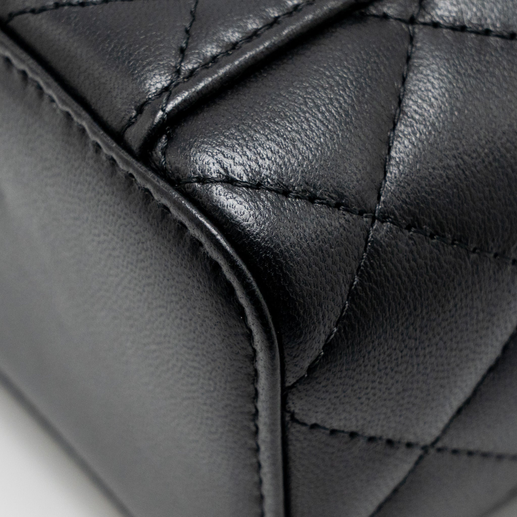 chanel-pearl-crush-mini-vanity-with-chain-lambskin-black-ghw-3