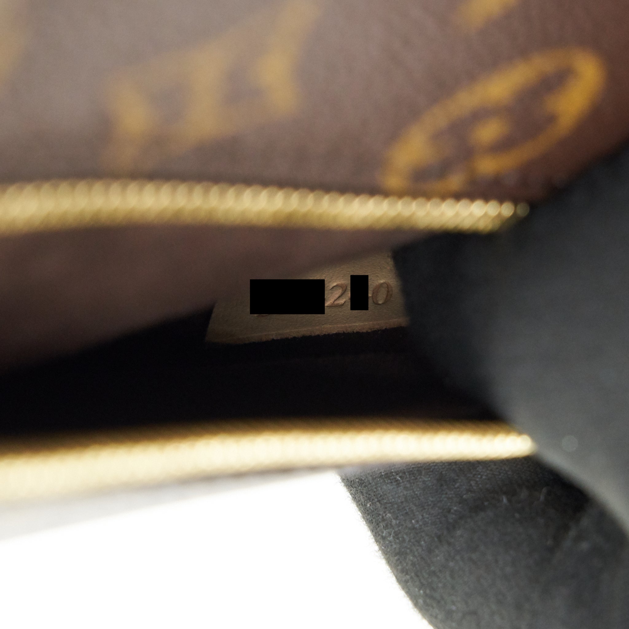 louis-vuitton-monogram-canvas-pochette-metis-1