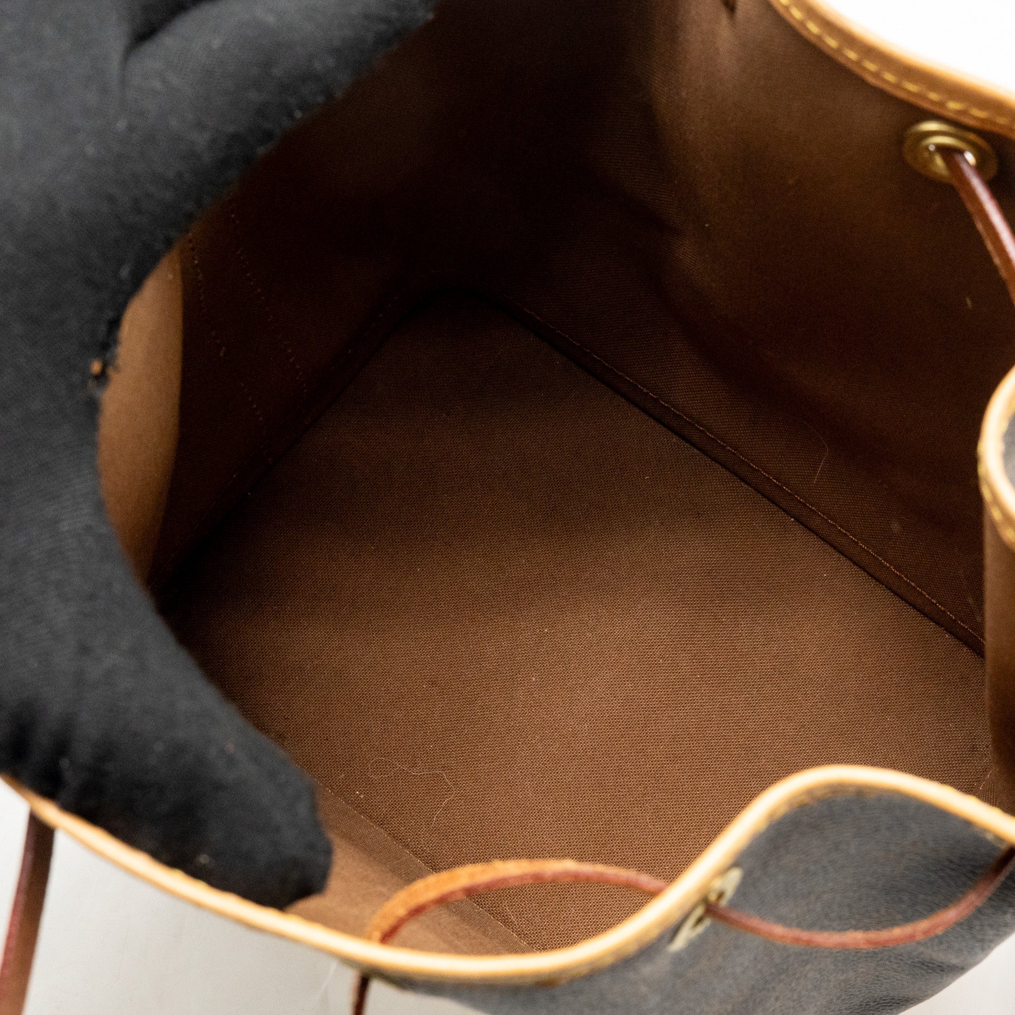 louis-vuitton-noe-bb-monogram-canvas-ghw-2