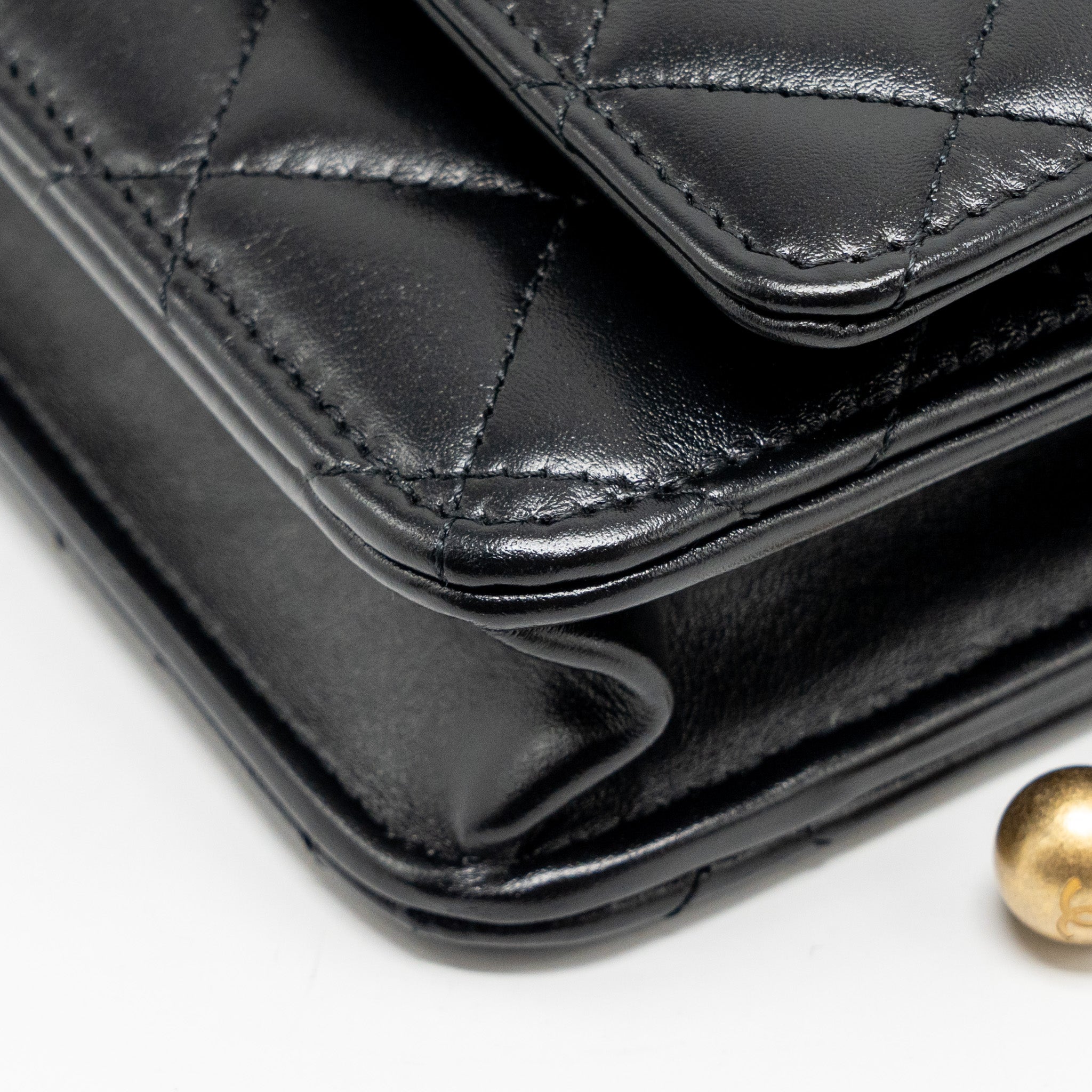 chanel-24c-gold-crush-wallet-on-chain-calfskin-black-ghwmicrochip