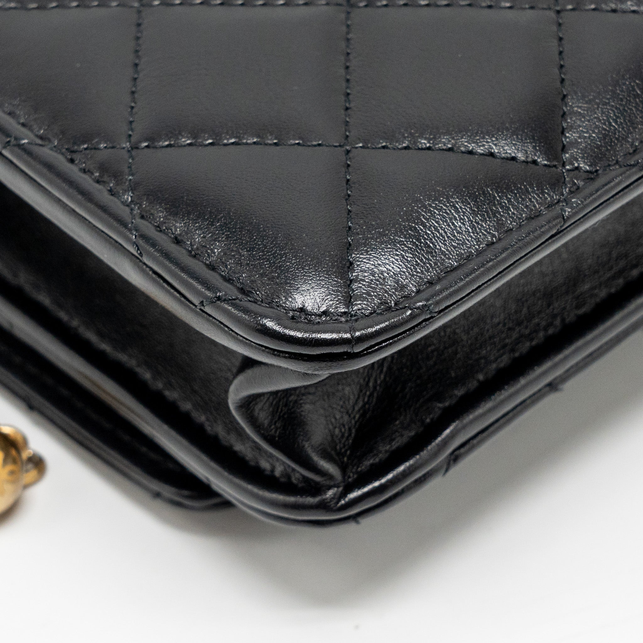 chanel-24c-gold-crush-wallet-on-chain-calfskin-black-ghwmicrochip