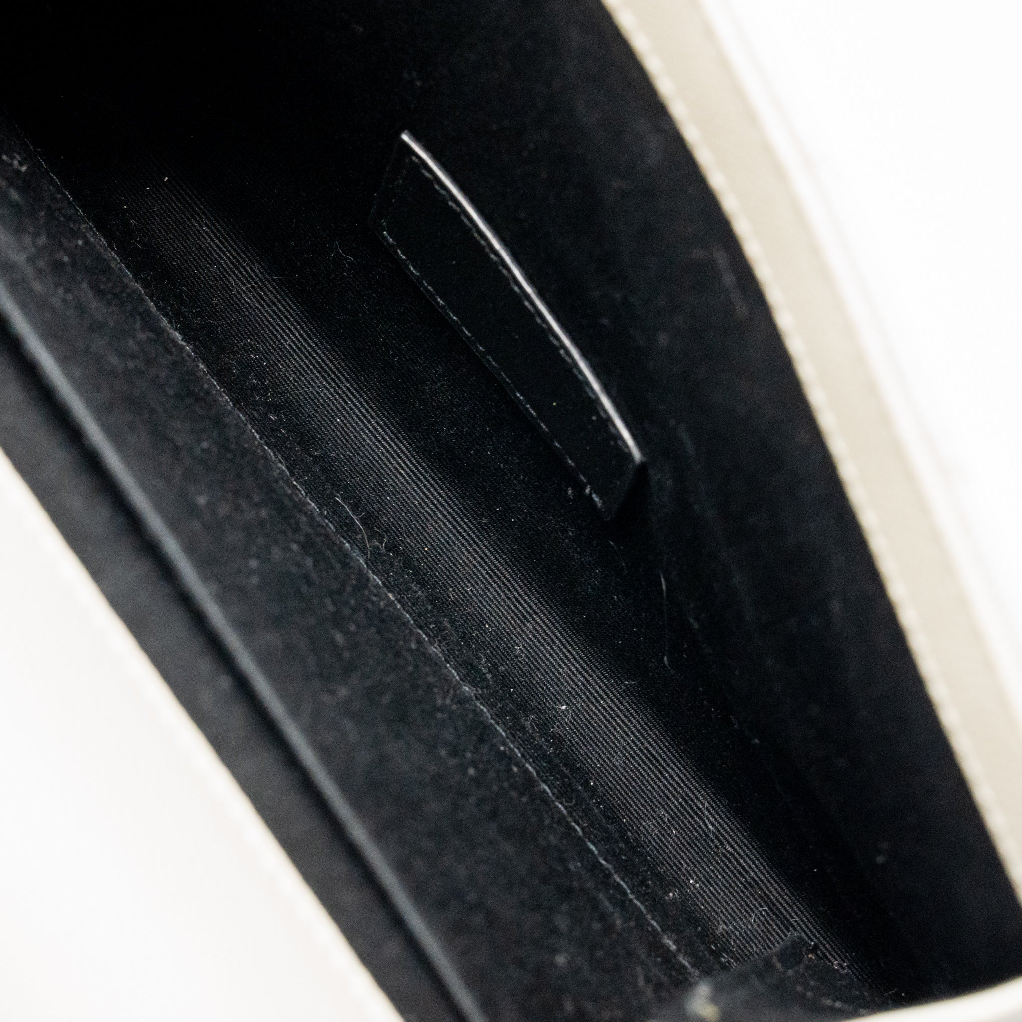 saint-laurent-envelope-flap-pouch-grained-calfskin-blanc-vintage-ghw