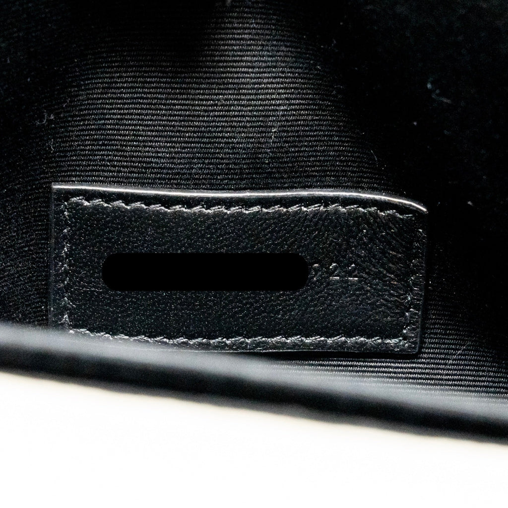 saint-laurent-envelope-flap-pouch-grained-calfskin-blanc-vintage-ghw