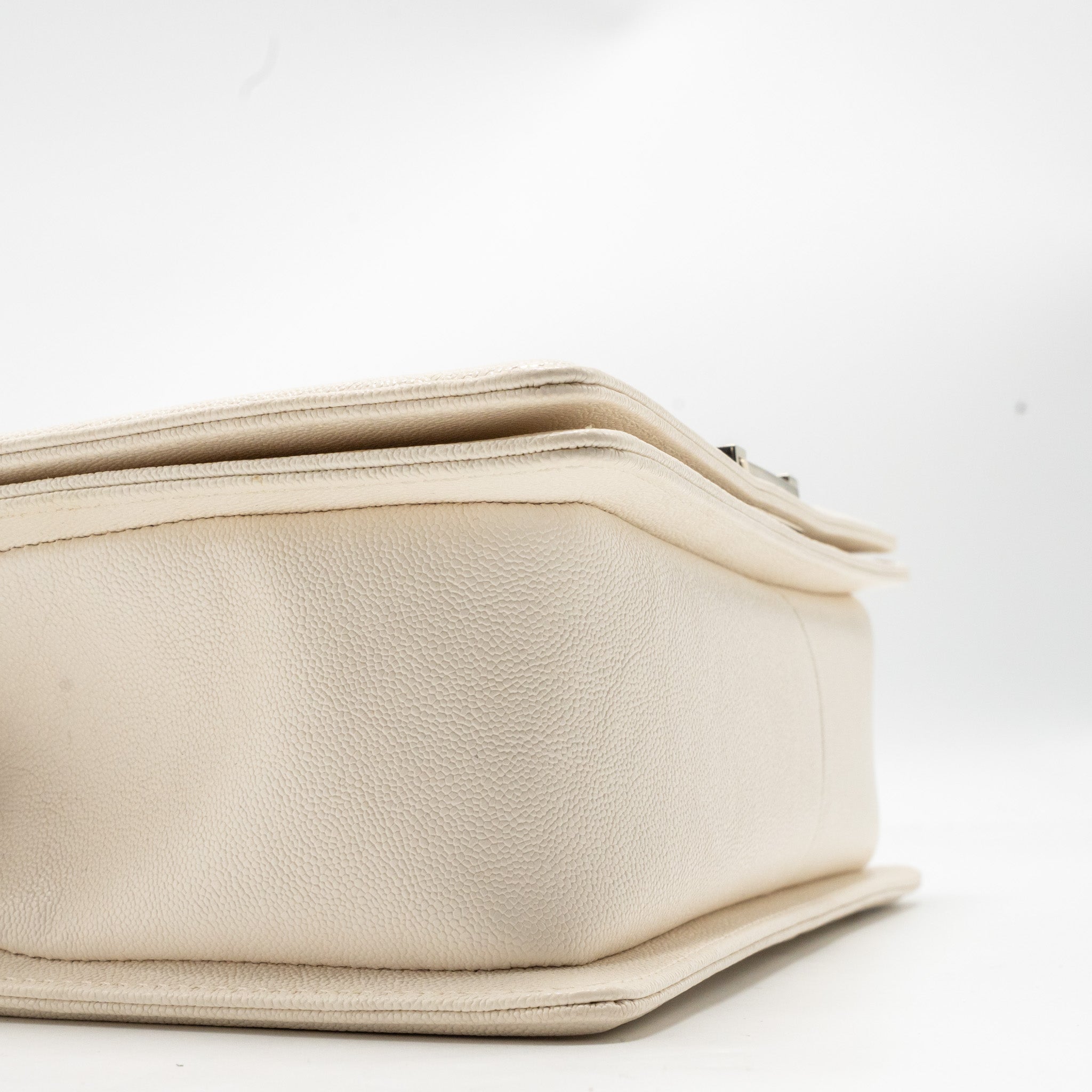 chanel-medium-boy-bag-caviar-white-lghw