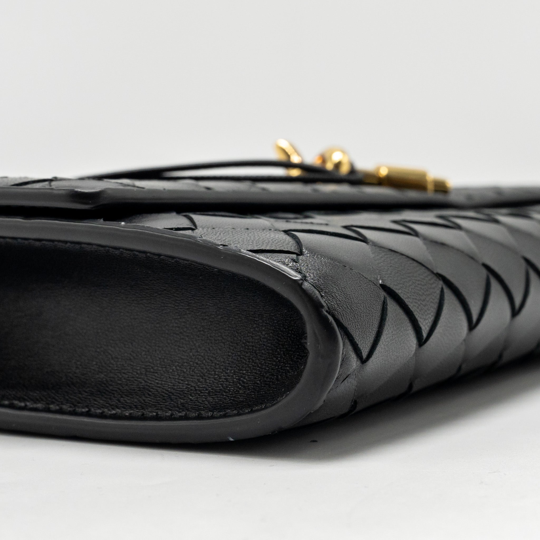bottega-veneta-andiamo-clutch-lambskin-black-ghw