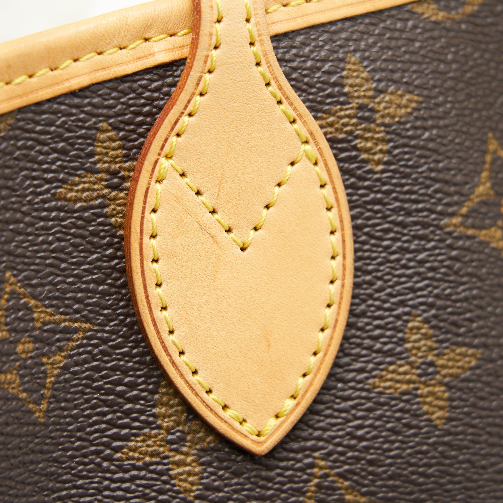 louis-vuitton-neverfull-gm-monogram-canvas-small-pouch-missing
