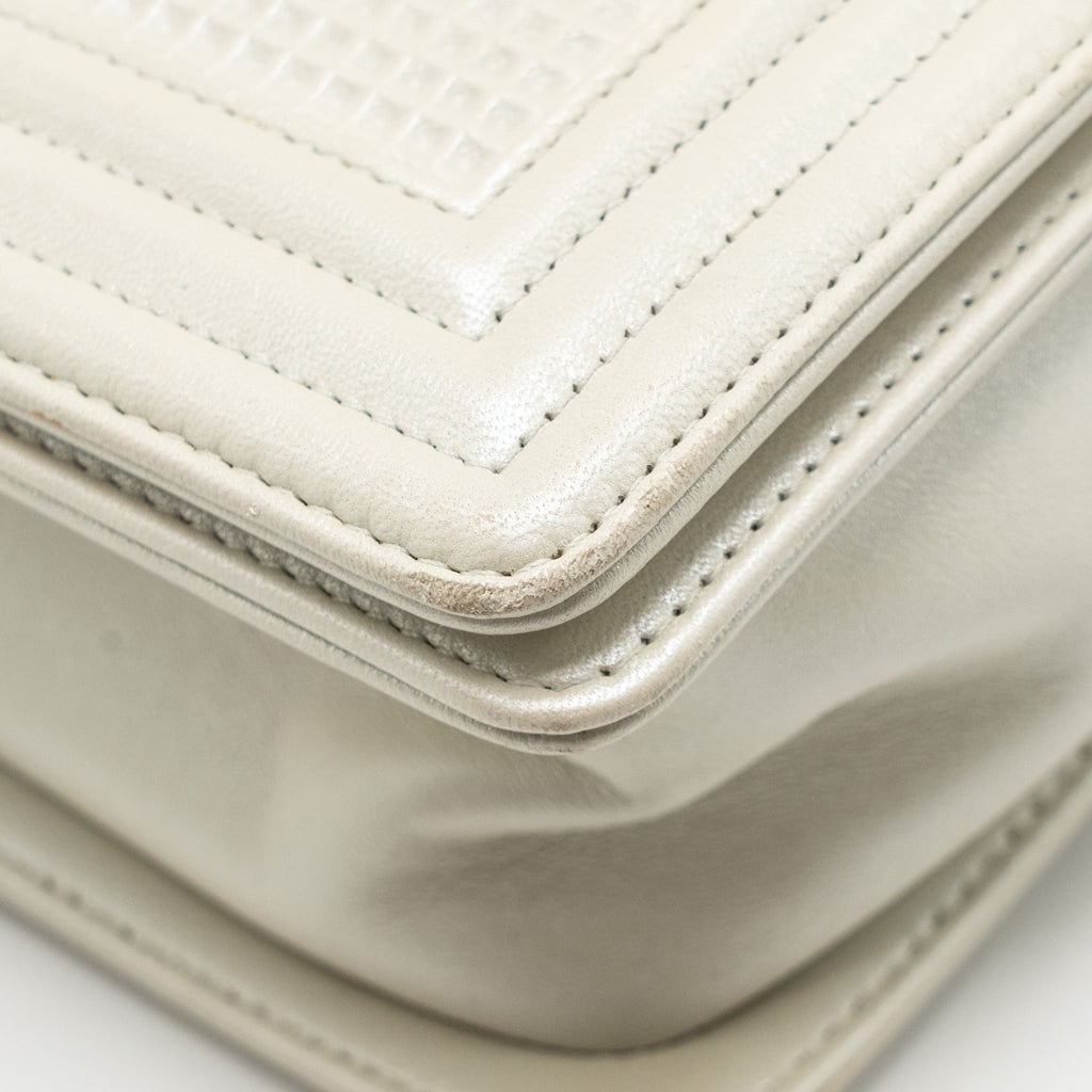 chanel-boy-bag-white