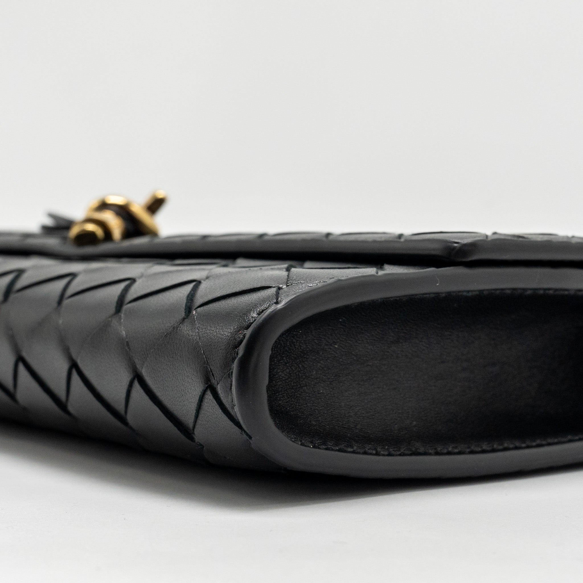 bottega-veneta-andiamo-clutch-lambskin-black-ghw