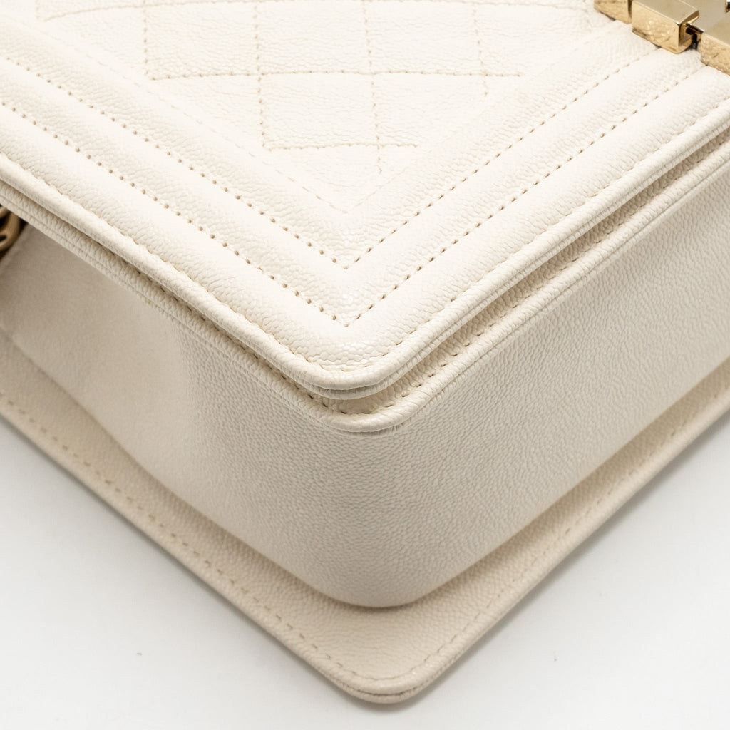 chanel-medium-boy-bag-caviar-white-lghw