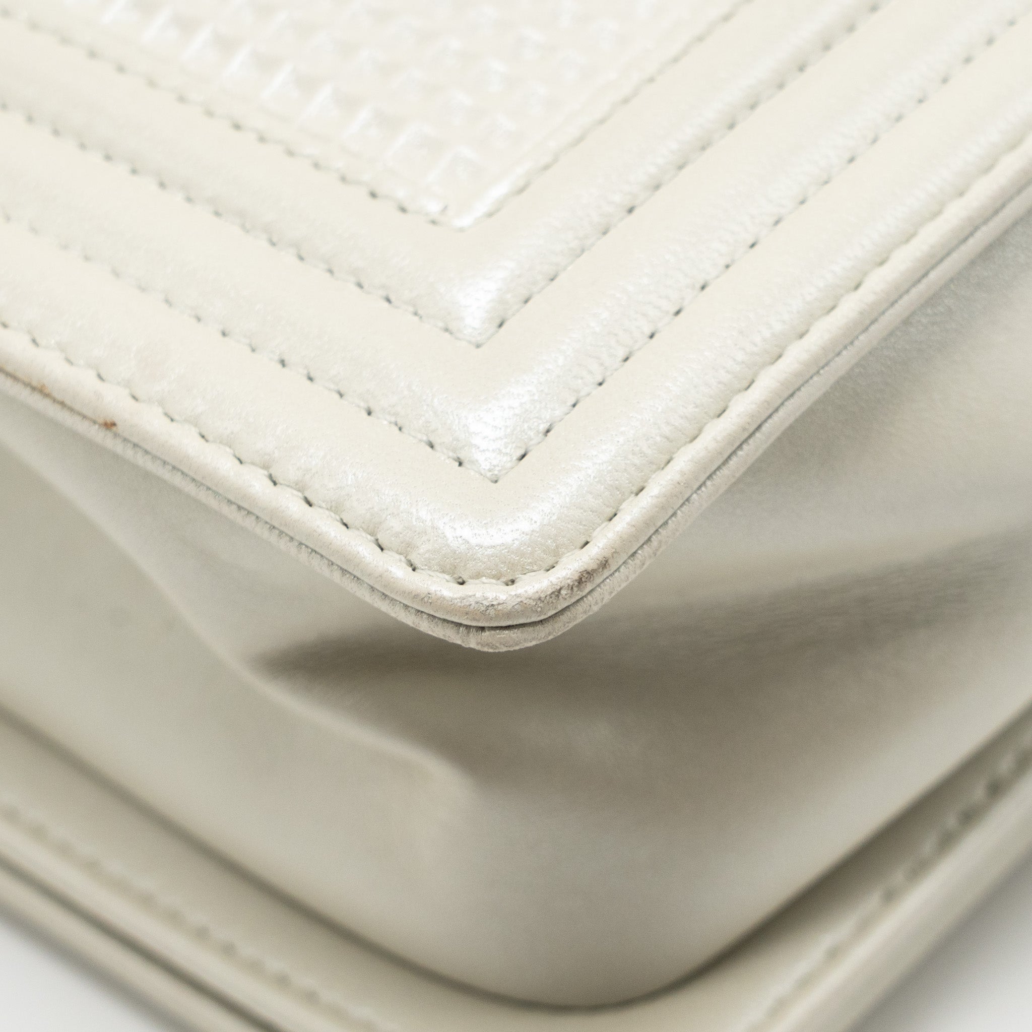 chanel-boy-bag-white